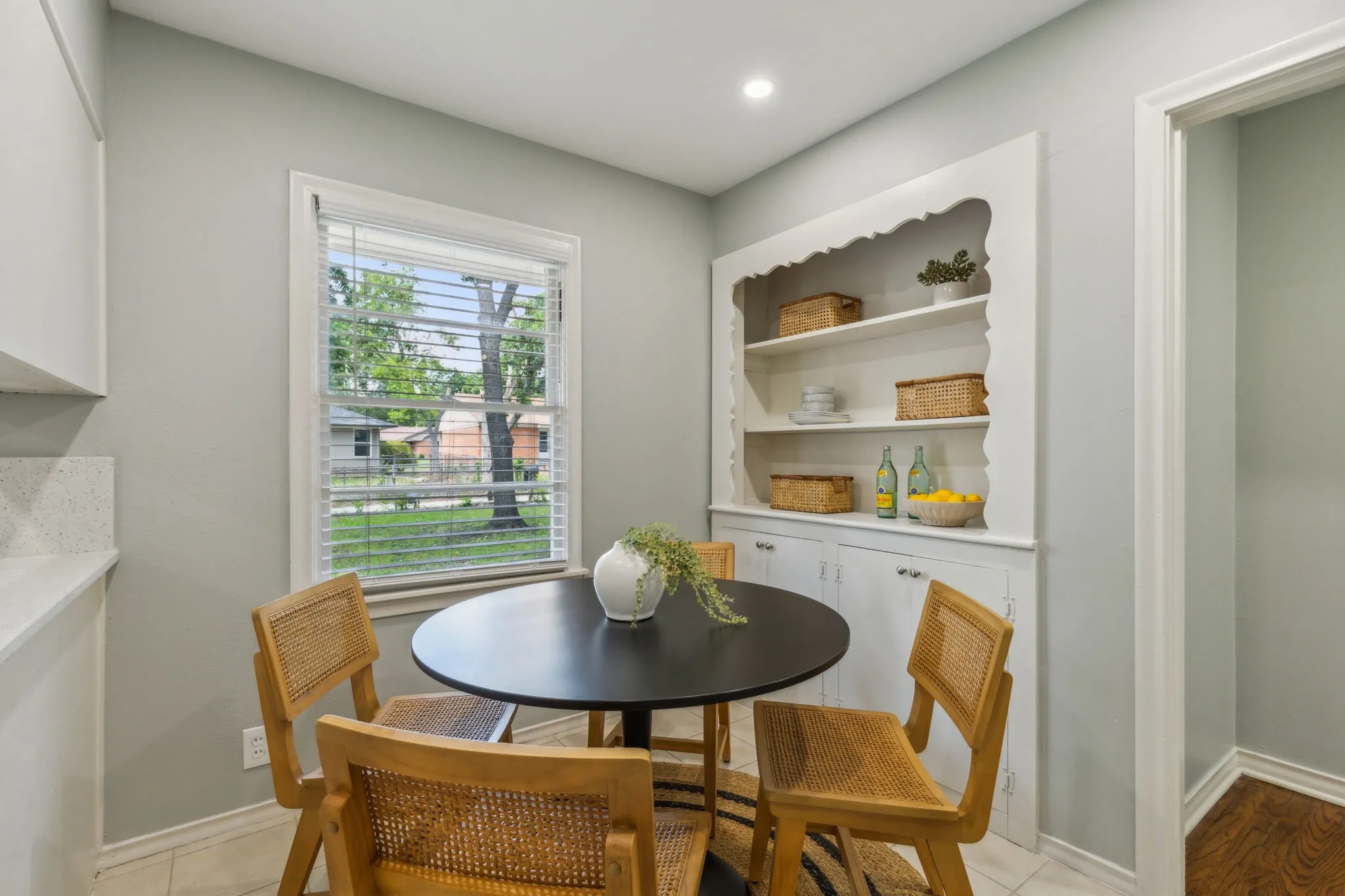 Single Family Residence For Rent in Dallas County , 628 Ridgedale Drive, Richardson, Texas 75080, 3 Bedroom, 2 Bathroom, 1 Garage spaces, 1,212 Sqft, built in 1955, mls#21337120, Real Estate Agent in Richardson, Homes For Rent in Dallas county, Homes For Rent in Richardson, Realtor in Richardson Texas, Real Estate Brokerage Independent Realty Texas, Luminita Cordes Realtor