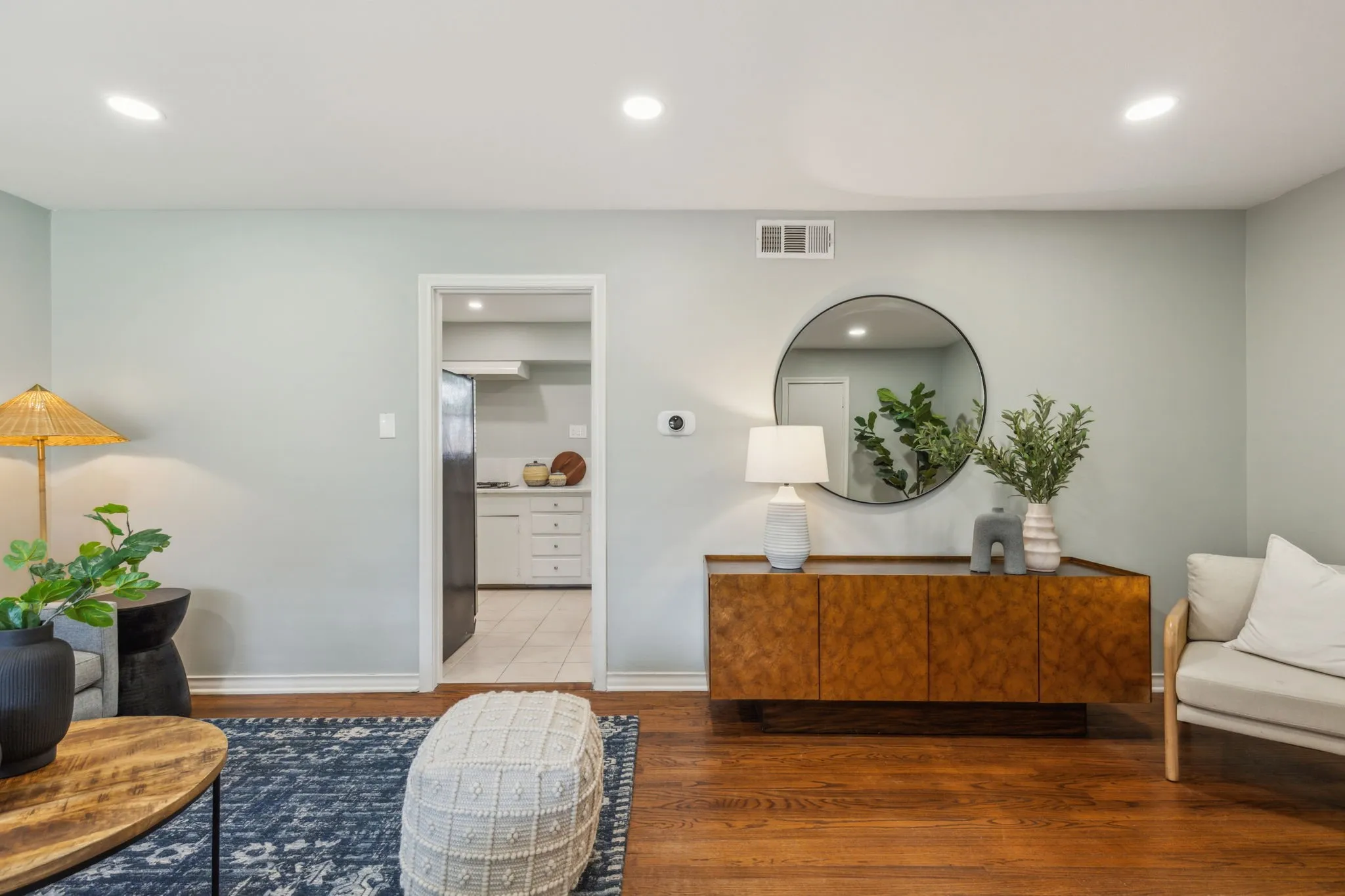 Single Family Residence For Rent in Dallas County , 628 Ridgedale Drive, Richardson, Texas 75080, 3 Bedroom, 2 Bathroom, 1 Garage spaces, 1,212 Sqft, built in 1955, mls#21337120, Real Estate Agent in Richardson, Homes For Rent in Dallas county, Homes For Rent in Richardson, Realtor in Richardson Texas, Real Estate Brokerage Independent Realty Texas, Luminita Cordes Realtor