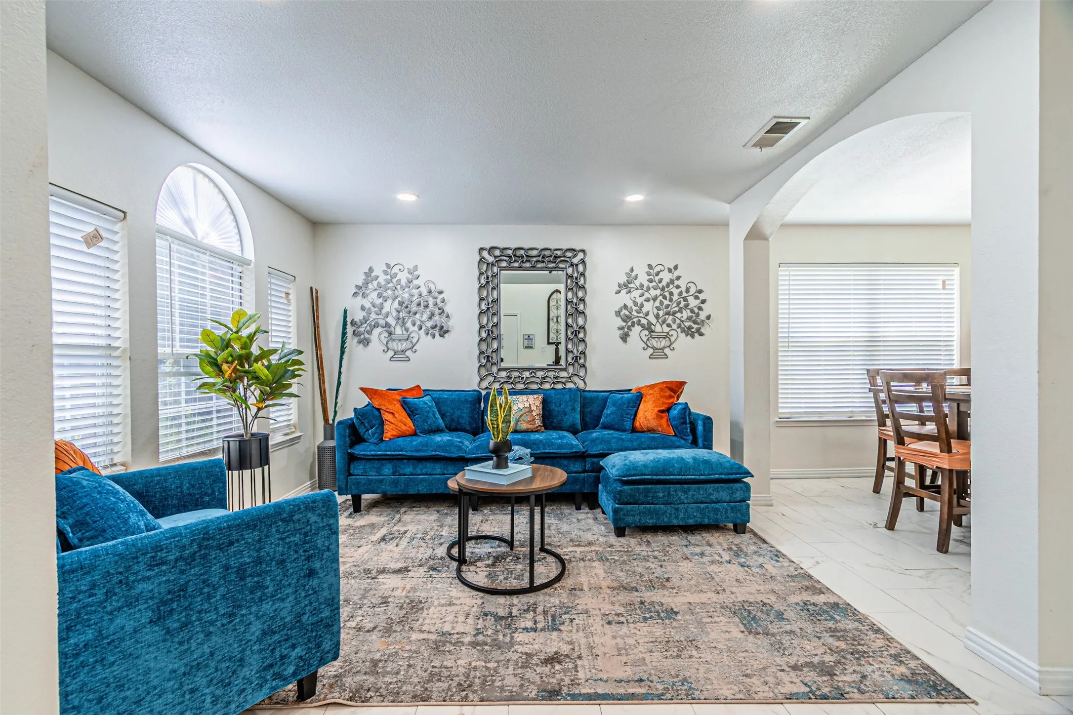 Single Family Residence For Sale in Dallas County , 5001 Worthing Drive, Garland, Texas 75043, 5 Bedroom, 4 Bathroom, 1 Garage spaces, 2,566 Sqft, built in 1996, mls#21337860, Real Estate Agent in Garland, Homes For Sale in Dallas county, Homes For Sale in Garland, Realtor in Garland Texas, Real Estate Brokerage Independent Realty Texas, Luminita Cordes Realtor