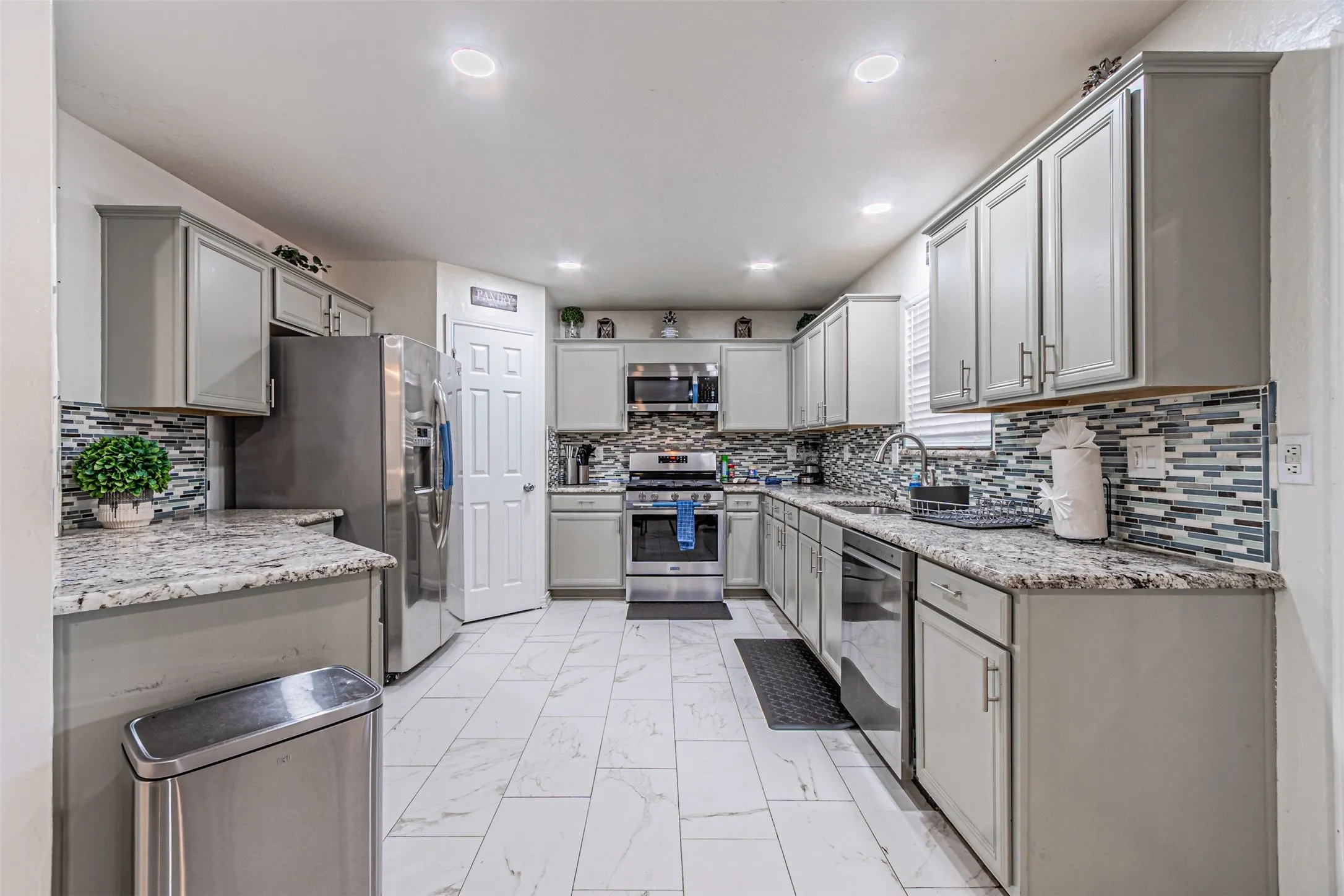 Single Family Residence For Sale in Dallas County , 5001 Worthing Drive, Garland, Texas 75043, 5 Bedroom, 4 Bathroom, 1 Garage spaces, 2,566 Sqft, built in 1996, mls#21337860, Real Estate Agent in Garland, Homes For Sale in Dallas county, Homes For Sale in Garland, Realtor in Garland Texas, Real Estate Brokerage Independent Realty Texas, Luminita Cordes Realtor