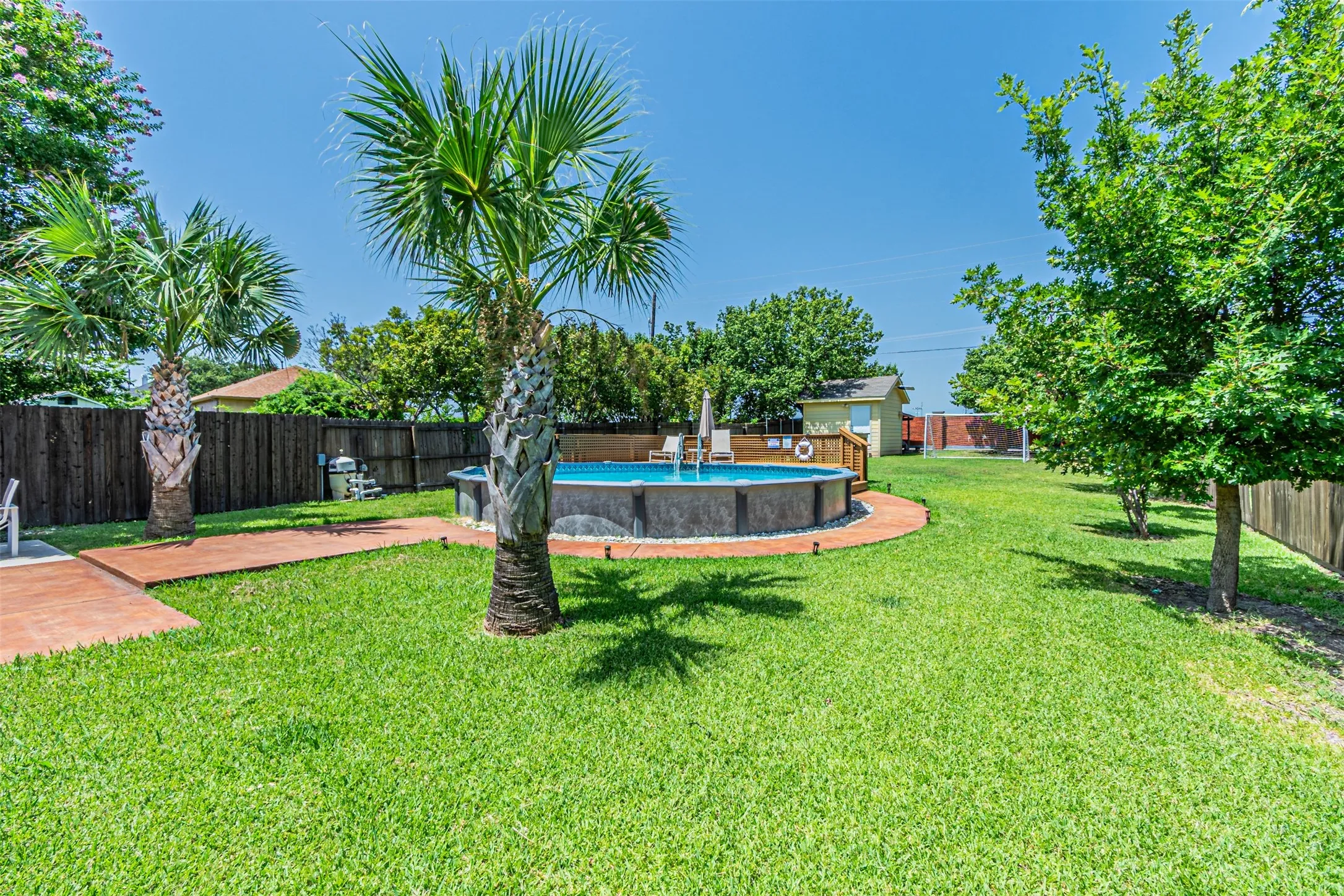 Single Family Residence For Sale in Dallas County , 5001 Worthing Drive, Garland, Texas 75043, 5 Bedroom, 4 Bathroom, 1 Garage spaces, 2,566 Sqft, built in 1996, mls#21337860, Real Estate Agent in Garland, Homes For Sale in Dallas county, Homes For Sale in Garland, Realtor in Garland Texas, Real Estate Brokerage Independent Realty Texas, Luminita Cordes Realtor