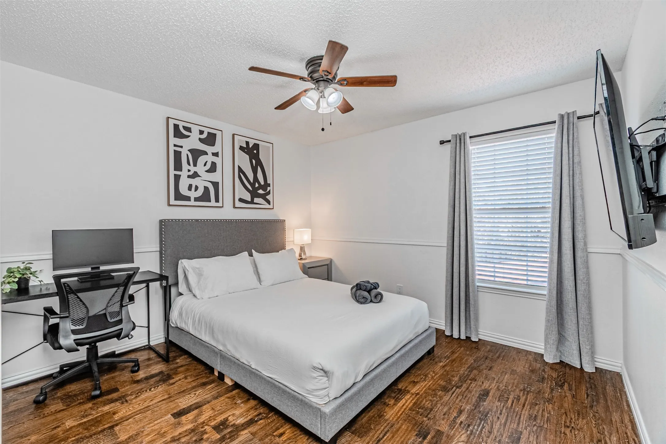 Single Family Residence For Sale in Dallas County , 5001 Worthing Drive, Garland, Texas 75043, 5 Bedroom, 4 Bathroom, 1 Garage spaces, 2,566 Sqft, built in 1996, mls#21337860, Real Estate Agent in Garland, Homes For Sale in Dallas county, Homes For Sale in Garland, Realtor in Garland Texas, Real Estate Brokerage Independent Realty Texas, Luminita Cordes Realtor