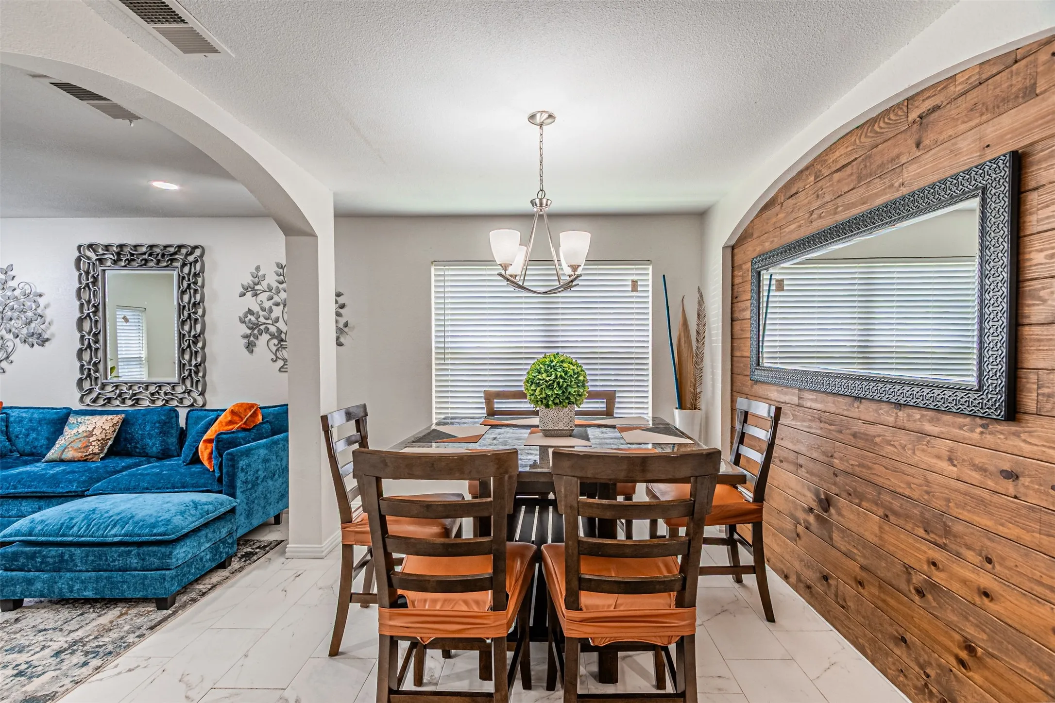 Single Family Residence For Sale in Dallas County , 5001 Worthing Drive, Garland, Texas 75043, 5 Bedroom, 4 Bathroom, 1 Garage spaces, 2,566 Sqft, built in 1996, mls#21337860, Real Estate Agent in Garland, Homes For Sale in Dallas county, Homes For Sale in Garland, Realtor in Garland Texas, Real Estate Brokerage Independent Realty Texas, Luminita Cordes Realtor