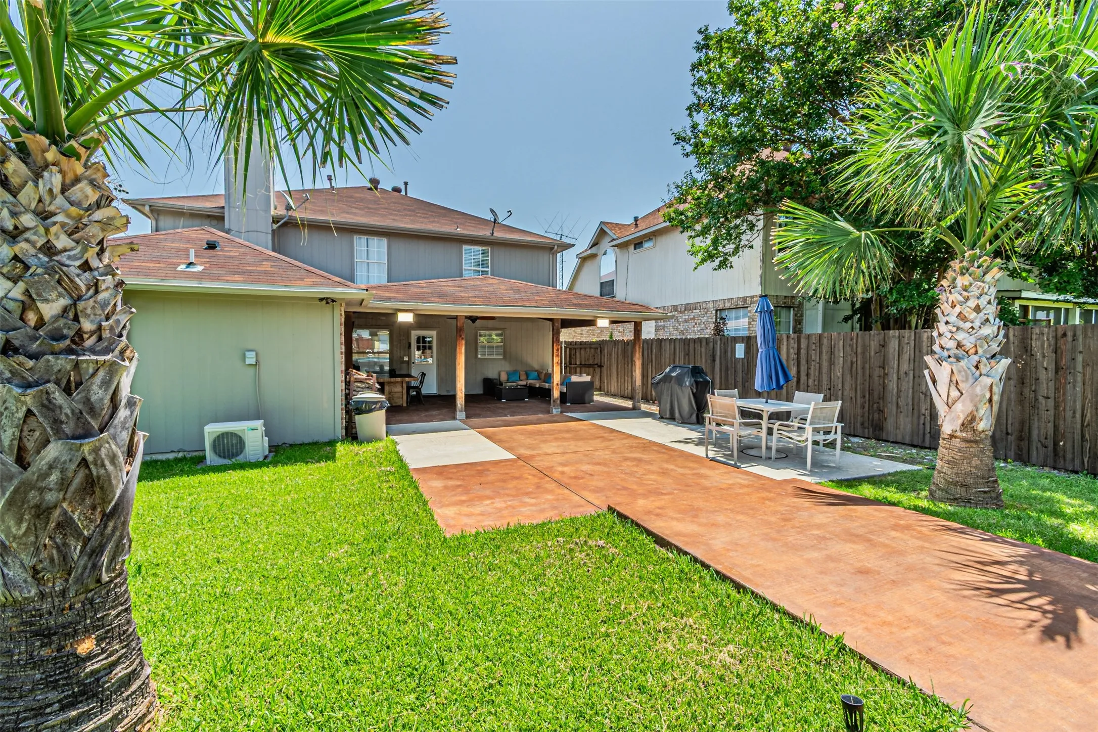 Single Family Residence For Sale in Dallas County , 5001 Worthing Drive, Garland, Texas 75043, 5 Bedroom, 4 Bathroom, 1 Garage spaces, 2,566 Sqft, built in 1996, mls#21337860, Real Estate Agent in Garland, Homes For Sale in Dallas county, Homes For Sale in Garland, Realtor in Garland Texas, Real Estate Brokerage Independent Realty Texas, Luminita Cordes Realtor