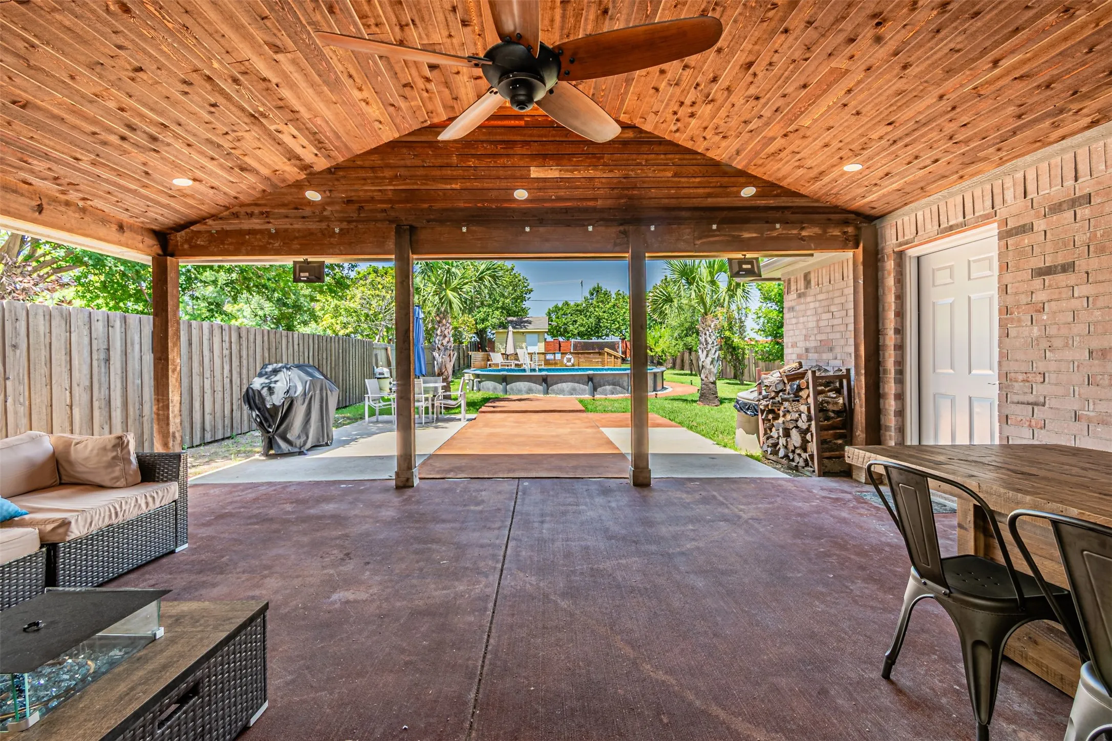 Single Family Residence For Sale in Dallas County , 5001 Worthing Drive, Garland, Texas 75043, 5 Bedroom, 4 Bathroom, 1 Garage spaces, 2,566 Sqft, built in 1996, mls#21337860, Real Estate Agent in Garland, Homes For Sale in Dallas county, Homes For Sale in Garland, Realtor in Garland Texas, Real Estate Brokerage Independent Realty Texas, Luminita Cordes Realtor