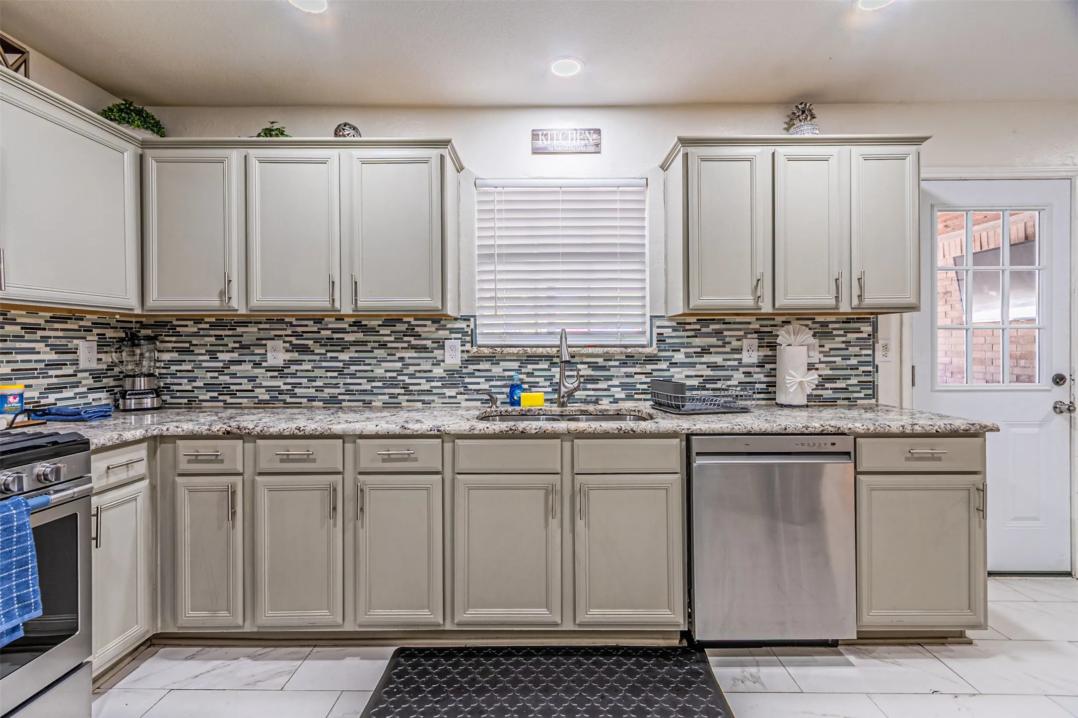 Single Family Residence For Sale in Dallas County , 5001 Worthing Drive, Garland, Texas 75043, 5 Bedroom, 4 Bathroom, 1 Garage spaces, 2,566 Sqft, built in 1996, mls#21337860, Real Estate Agent in Garland, Homes For Sale in Dallas county, Homes For Sale in Garland, Realtor in Garland Texas, Real Estate Brokerage Independent Realty Texas, Luminita Cordes Realtor