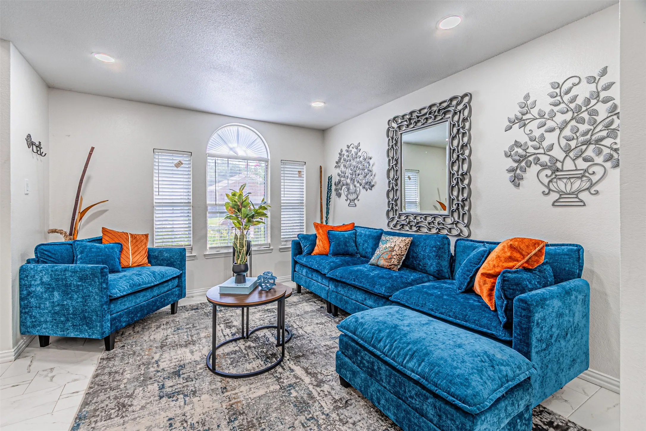 Single Family Residence For Sale in Dallas County , 5001 Worthing Drive, Garland, Texas 75043, 5 Bedroom, 4 Bathroom, 1 Garage spaces, 2,566 Sqft, built in 1996, mls#21337860, Real Estate Agent in Garland, Homes For Sale in Dallas county, Homes For Sale in Garland, Realtor in Garland Texas, Real Estate Brokerage Independent Realty Texas, Luminita Cordes Realtor