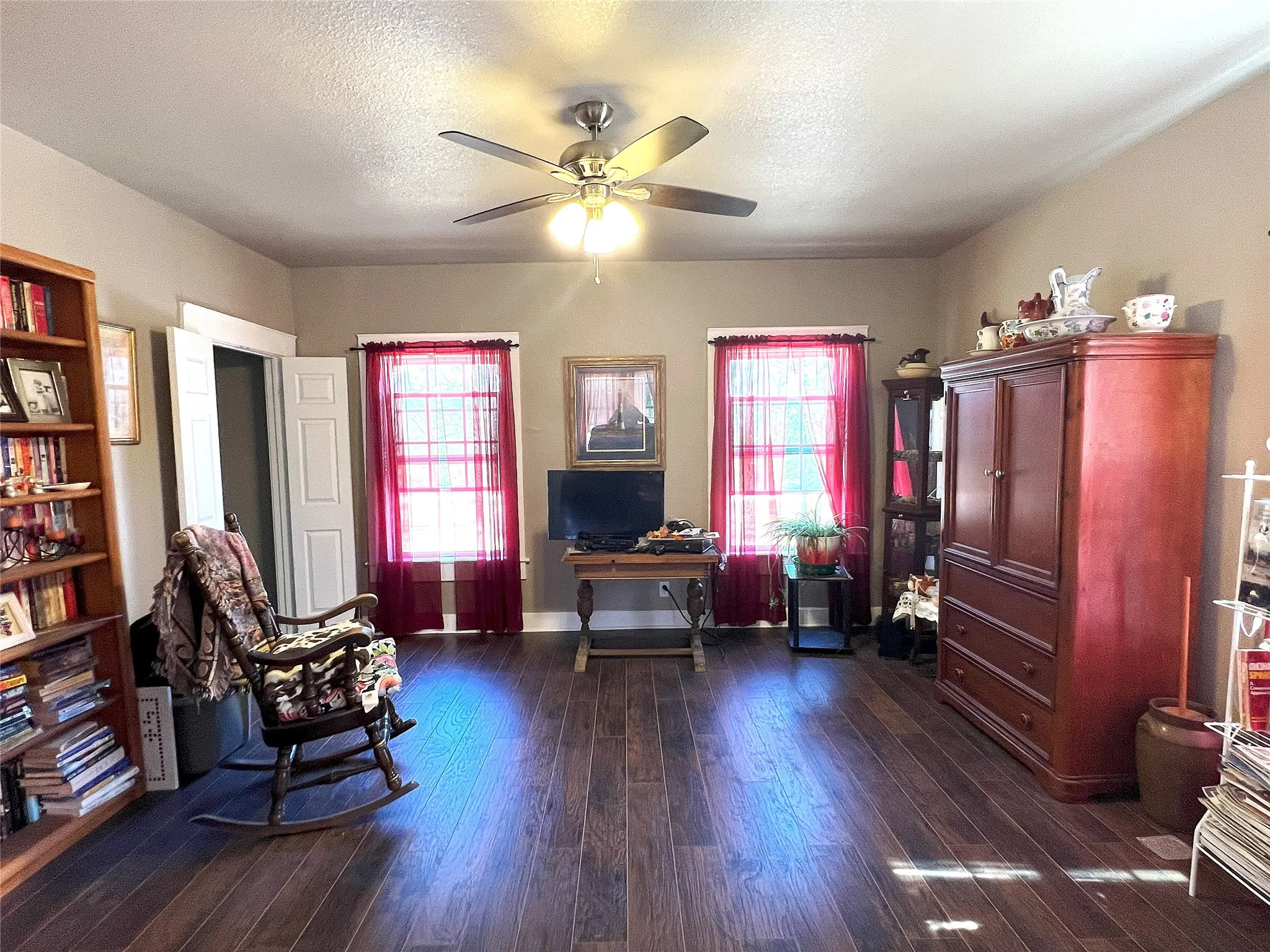 Single Family Residence For Sale in Cooke County , 1447 County Road 189, Gainesville, Texas 76240, 3 Bedrooms, 3 Bathrooms, 2 Garage spaces, 2,426 Sqft, built in 1991, Price $380,000, mls#21337785, Real Estate Agent in Gainesville, Homes For Sale in Cooke county, Homes For Sale in Gainesville, Realtor in Gainesville Texas, Real Estate Brokerage Independent Realty Texas, Luminita Cordes Realtor
