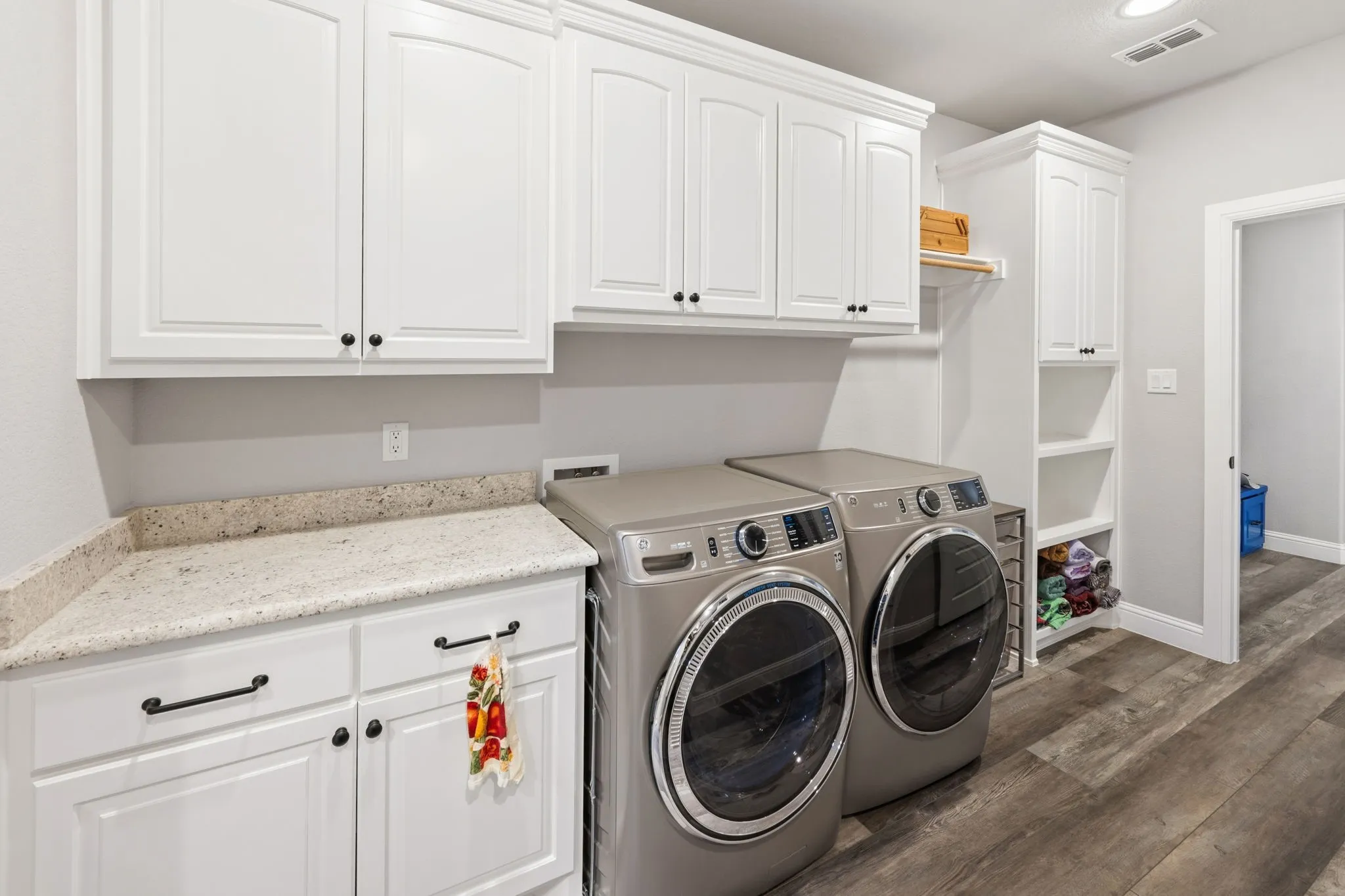Single Family Residence For Sale in Erath County , 1665 Overlook Ridge, Bluff Dale, Texas 76433, 3 Bedroom, 2 Bathroom, 3 Garage spaces, 2,670 Sqft, built in 2022, mls#21335701, Real Estate Agent in Bluff Dale, Homes For Sale in Erath county, Homes For Sale in Bluff Dale, Realtor in Bluff Dale Texas, Real Estate Brokerage Independent Realty Texas, Luminita Cordes Realtor