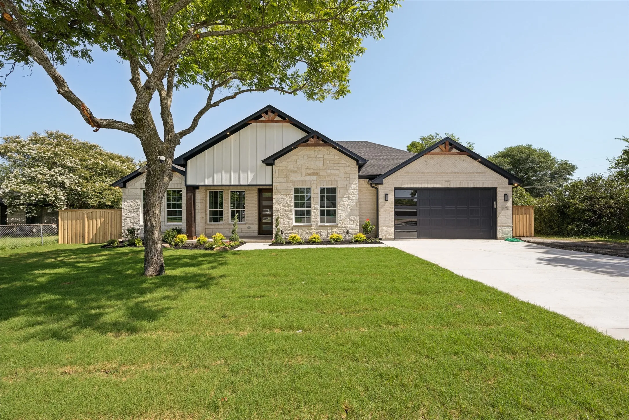 Single Family Residence For Sale in Fannin County , 310 Cottonwood, Leonard, Texas 75452, 4 Bedroom, 2 Bathroom, 2 Garage spaces, 1,834 Sqft, built in 2026, mls#21337553, Real Estate Agent in Leonard, Homes For Sale in Fannin county, Homes For Sale in Leonard, Realtor in Leonard Texas, Real Estate Brokerage Independent Realty Texas, Luminita Cordes Realtor