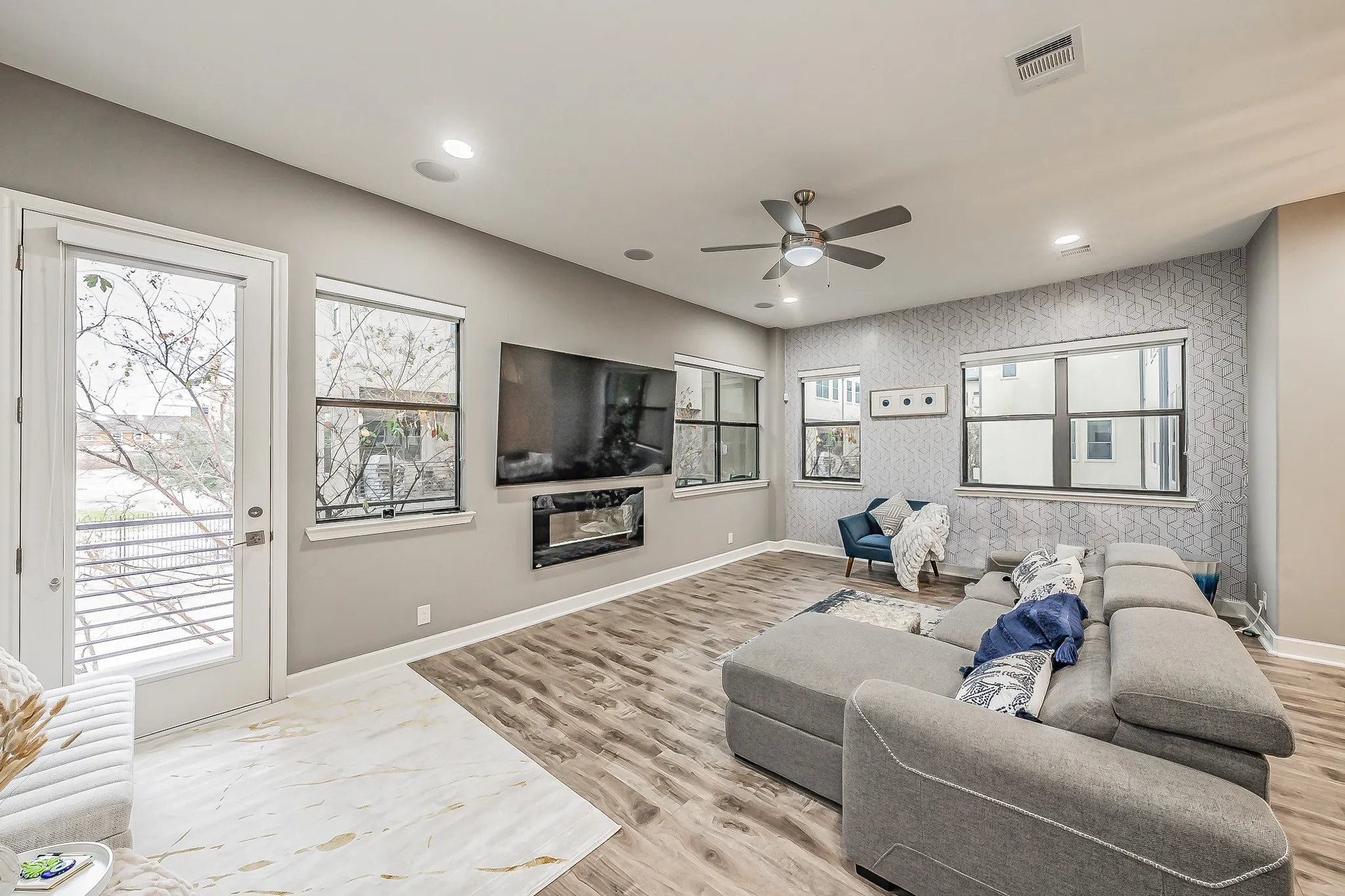 Condominium For Rent in Dallas County , 1717 Annex Avenue 302, Dallas, Texas 75204, 3 Bedroom, 4 Bathroom, 2 Garage spaces, 2,154 Sqft, built in 2015, mls#21337157, Real Estate Agent in Dallas, Homes For Rent in Dallas county, Homes For Rent in Dallas, Realtor in Dallas Texas, Real Estate Brokerage Independent Realty Texas, Luminita Cordes Realtor