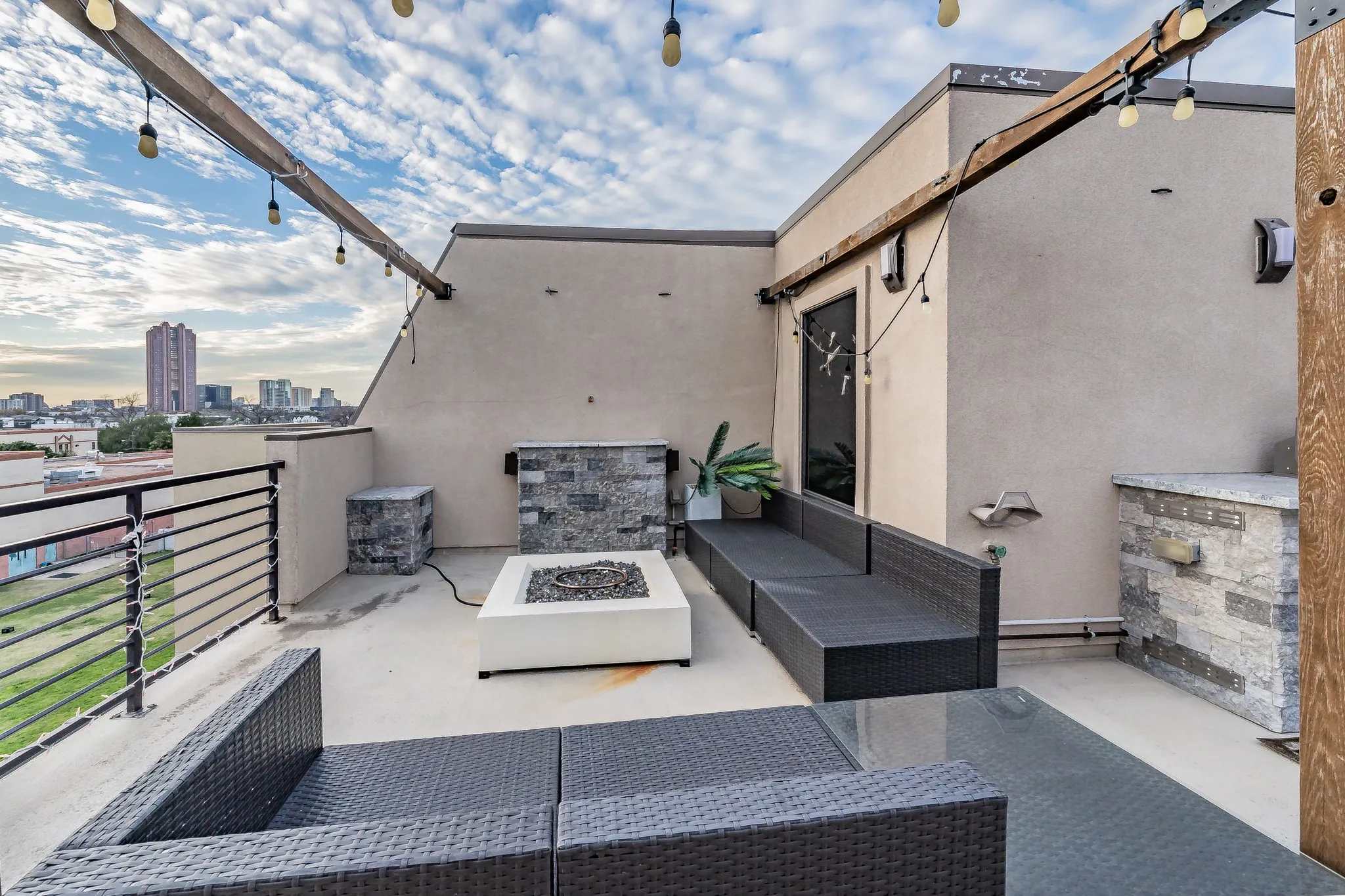 Condominium For Rent in Dallas County , 1717 Annex Avenue 302, Dallas, Texas 75204, 3 Bedroom, 4 Bathroom, 2 Garage spaces, 2,154 Sqft, built in 2015, mls#21337157, Real Estate Agent in Dallas, Homes For Rent in Dallas county, Homes For Rent in Dallas, Realtor in Dallas Texas, Real Estate Brokerage Independent Realty Texas, Luminita Cordes Realtor