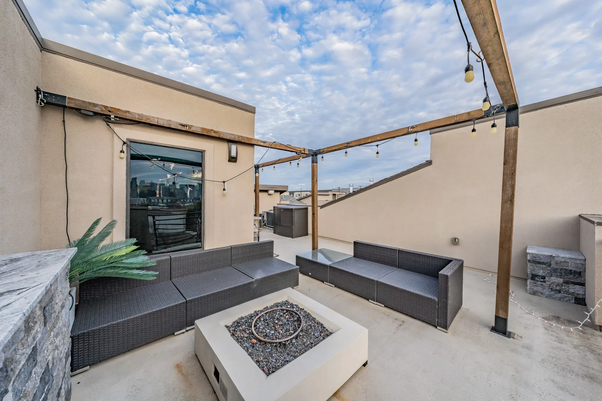 Condominium For Rent in Dallas County , 1717 Annex Avenue 302, Dallas, Texas 75204, 3 Bedroom, 4 Bathroom, 2 Garage spaces, 2,154 Sqft, built in 2015, mls#21337157, Real Estate Agent in Dallas, Homes For Rent in Dallas county, Homes For Rent in Dallas, Realtor in Dallas Texas, Real Estate Brokerage Independent Realty Texas, Luminita Cordes Realtor