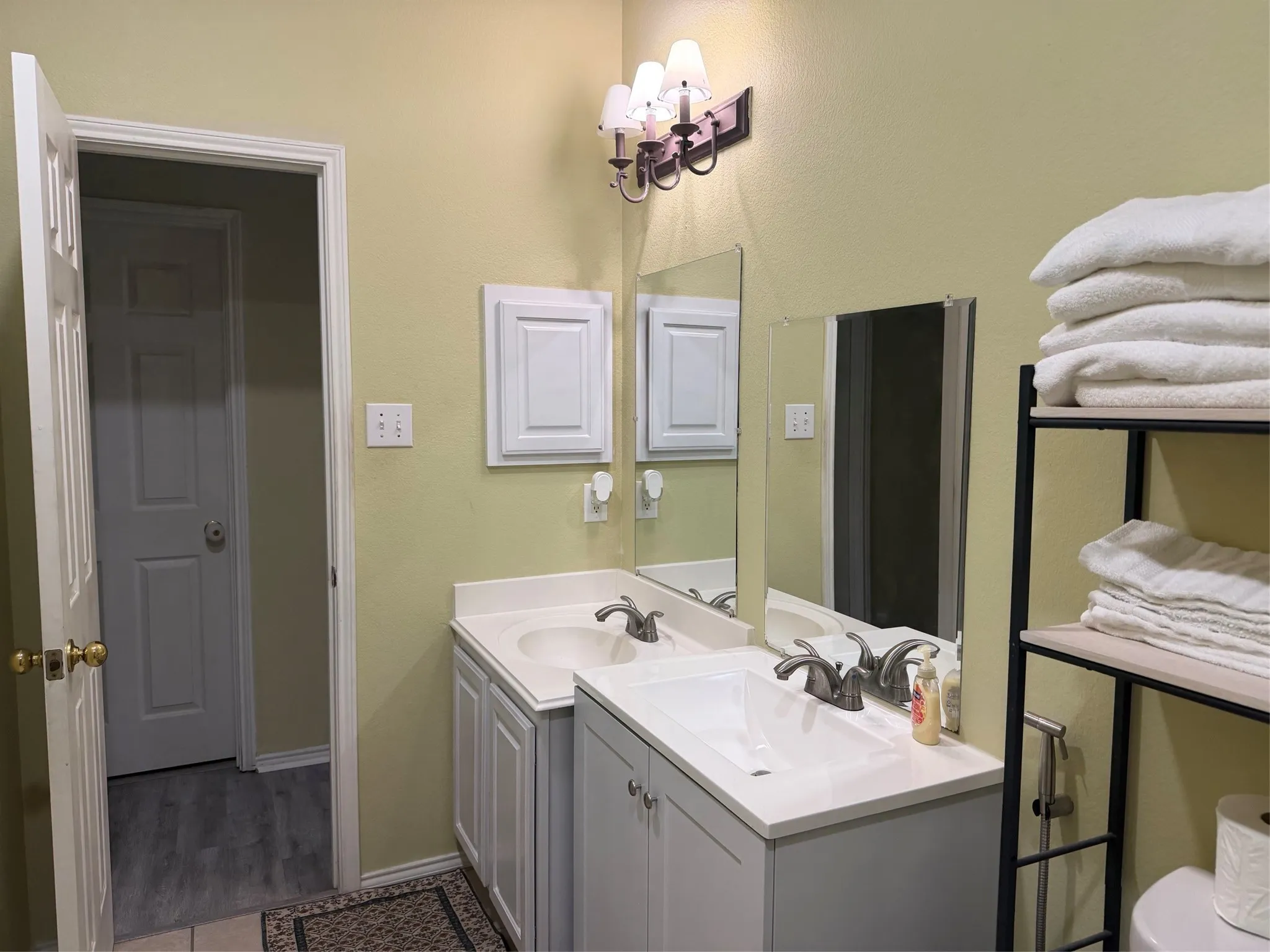 Single Family Residence For Rent in Dallas County , 4214 CARRINGTON Drive, Garland, Texas 75043, 4 Bedrooms, 2 Bathrooms, 2 Garage spaces, 2,254 Sqft, built in 2001, Price $2,800, mls#21337874, Real Estate Agent in Garland, Homes For Rent in Dallas county, Homes For Rent in Garland, Realtor in Garland Texas, Real Estate Brokerage Independent Realty Texas, Luminita Cordes Realtor