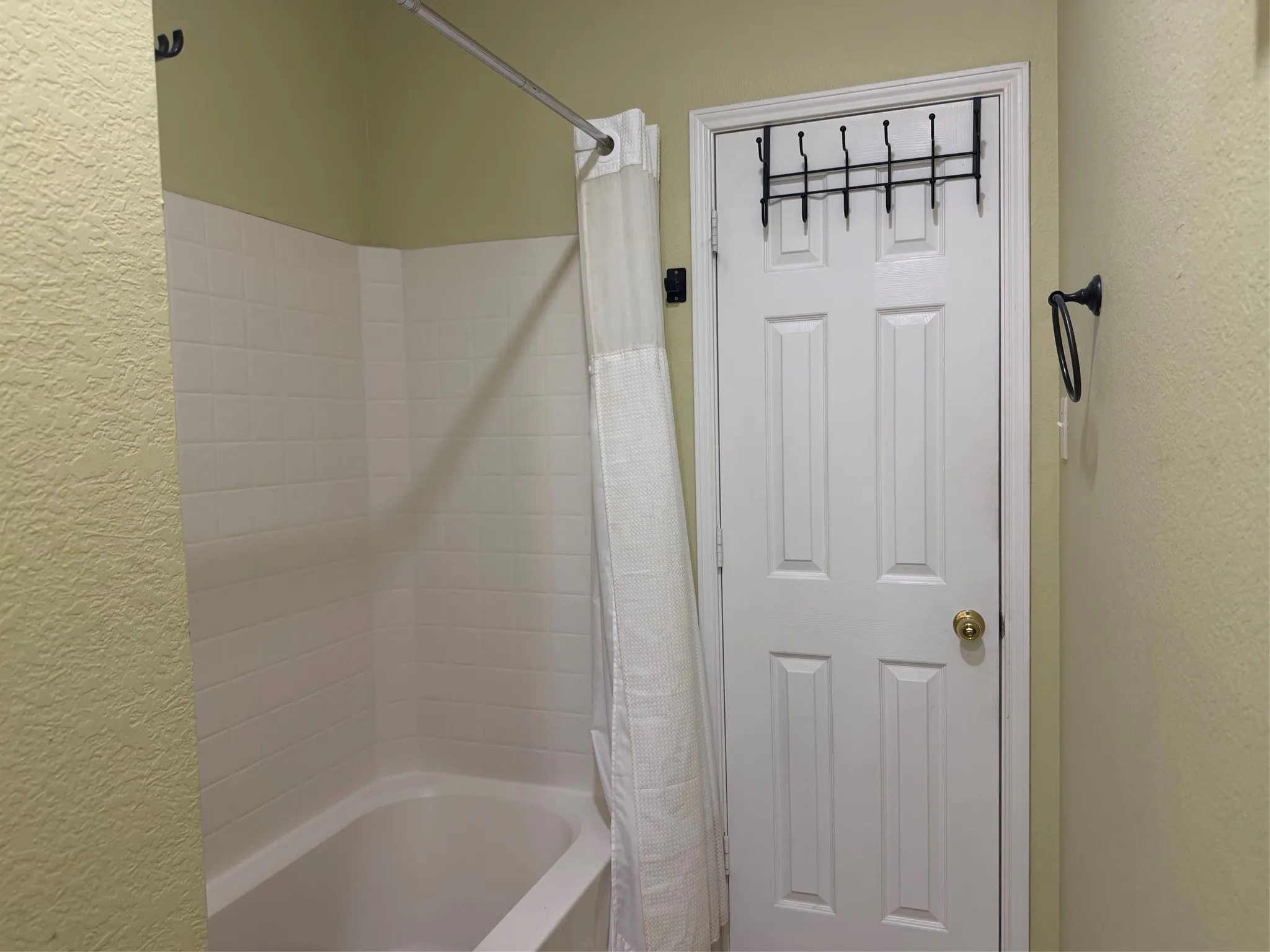 Single Family Residence For Rent in Dallas County , 4214 CARRINGTON Drive, Garland, Texas 75043, 4 Bedrooms, 2 Bathrooms, 2 Garage spaces, 2,254 Sqft, built in 2001, Price $2,800, mls#21337874, Real Estate Agent in Garland, Homes For Rent in Dallas county, Homes For Rent in Garland, Realtor in Garland Texas, Real Estate Brokerage Independent Realty Texas, Luminita Cordes Realtor