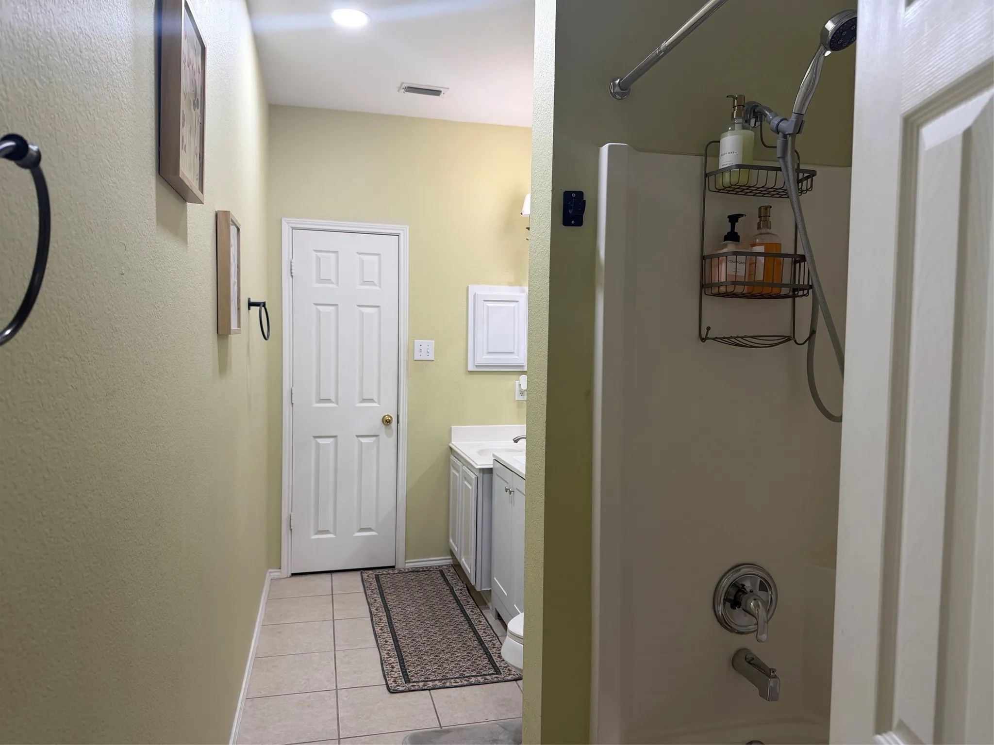 Single Family Residence For Rent in Dallas County , 4214 CARRINGTON Drive, Garland, Texas 75043, 4 Bedrooms, 2 Bathrooms, 2 Garage spaces, 2,254 Sqft, built in 2001, Price $2,800, mls#21337874, Real Estate Agent in Garland, Homes For Rent in Dallas county, Homes For Rent in Garland, Realtor in Garland Texas, Real Estate Brokerage Independent Realty Texas, Luminita Cordes Realtor