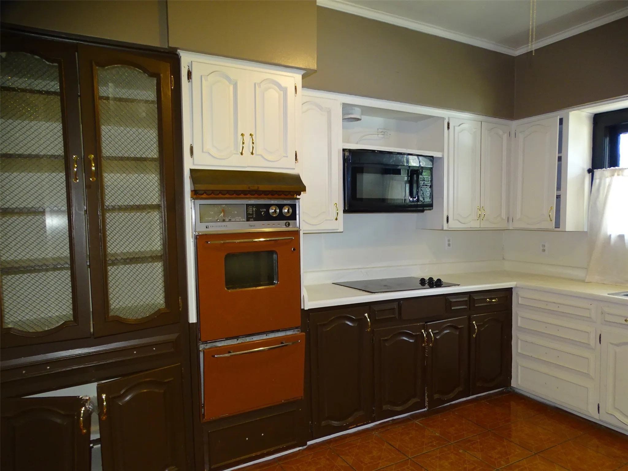 Single Family Residence For Sale in Ellis County , 408 W Tyler Street, Ennis, Texas 75119, 3 Bedroom, 3 Bathroom, 2 Garage spaces, 2,640 Sqft, built in 1956, mls#21336830, Real Estate Agent in Ennis, Homes For Sale in Ellis county, Homes For Sale in Ennis, Realtor in Ennis Texas, Real Estate Brokerage Independent Realty Texas, Luminita Cordes Realtor