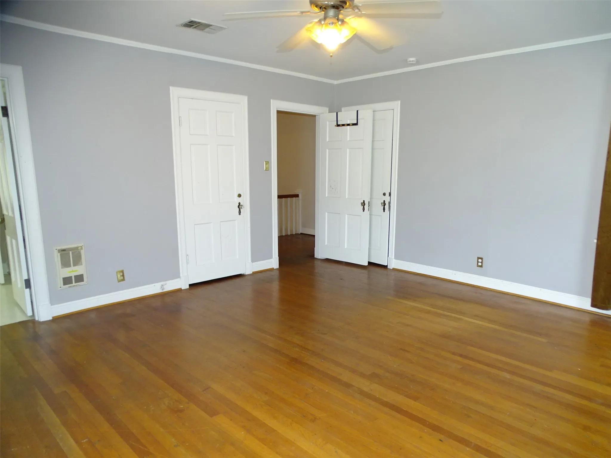 Single Family Residence For Sale in Ellis County , 408 W Tyler Street, Ennis, Texas 75119, 3 Bedroom, 3 Bathroom, 2 Garage spaces, 2,640 Sqft, built in 1956, mls#21336830, Real Estate Agent in Ennis, Homes For Sale in Ellis county, Homes For Sale in Ennis, Realtor in Ennis Texas, Real Estate Brokerage Independent Realty Texas, Luminita Cordes Realtor
