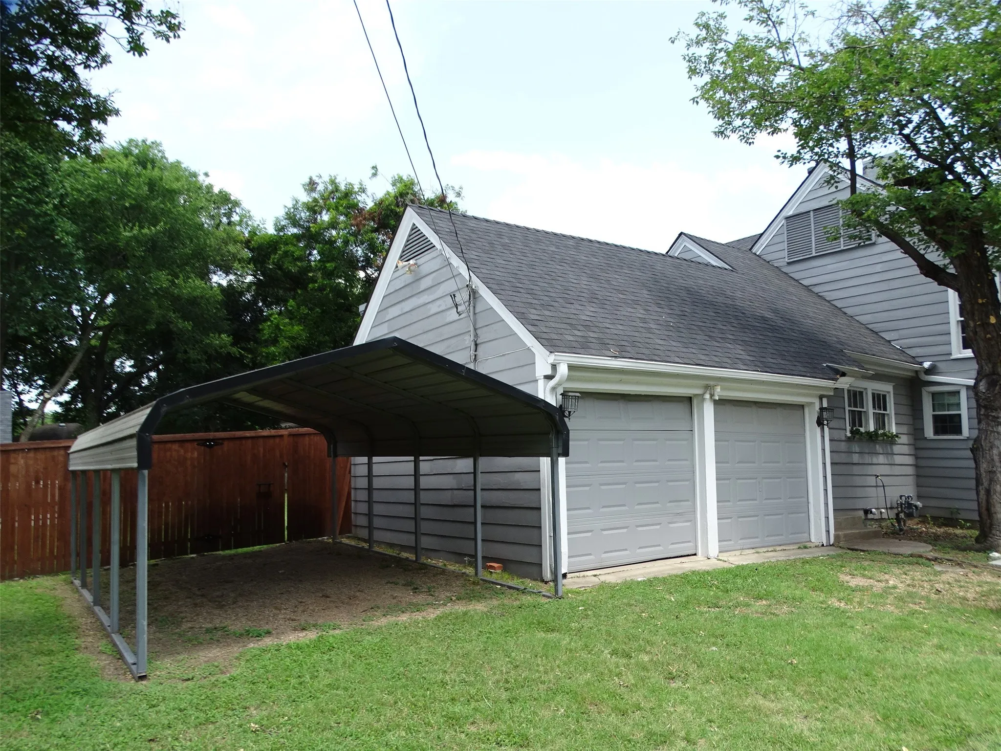 Single Family Residence For Sale in Ellis County , 408 W Tyler Street, Ennis, Texas 75119, 3 Bedroom, 3 Bathroom, 2 Garage spaces, 2,640 Sqft, built in 1956, mls#21336830, Real Estate Agent in Ennis, Homes For Sale in Ellis county, Homes For Sale in Ennis, Realtor in Ennis Texas, Real Estate Brokerage Independent Realty Texas, Luminita Cordes Realtor