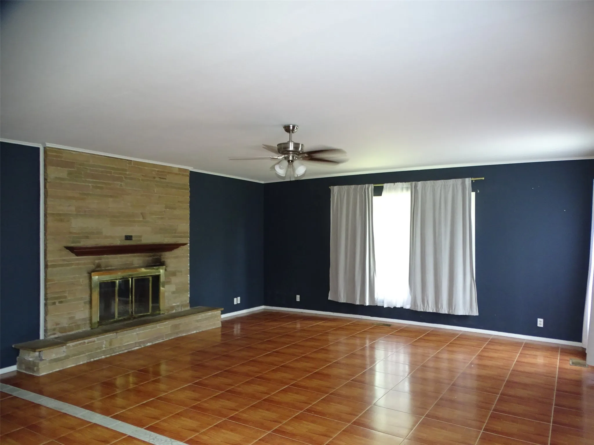 Single Family Residence For Sale in Ellis County , 408 W Tyler Street, Ennis, Texas 75119, 3 Bedroom, 3 Bathroom, 2 Garage spaces, 2,640 Sqft, built in 1956, mls#21336830, Real Estate Agent in Ennis, Homes For Sale in Ellis county, Homes For Sale in Ennis, Realtor in Ennis Texas, Real Estate Brokerage Independent Realty Texas, Luminita Cordes Realtor