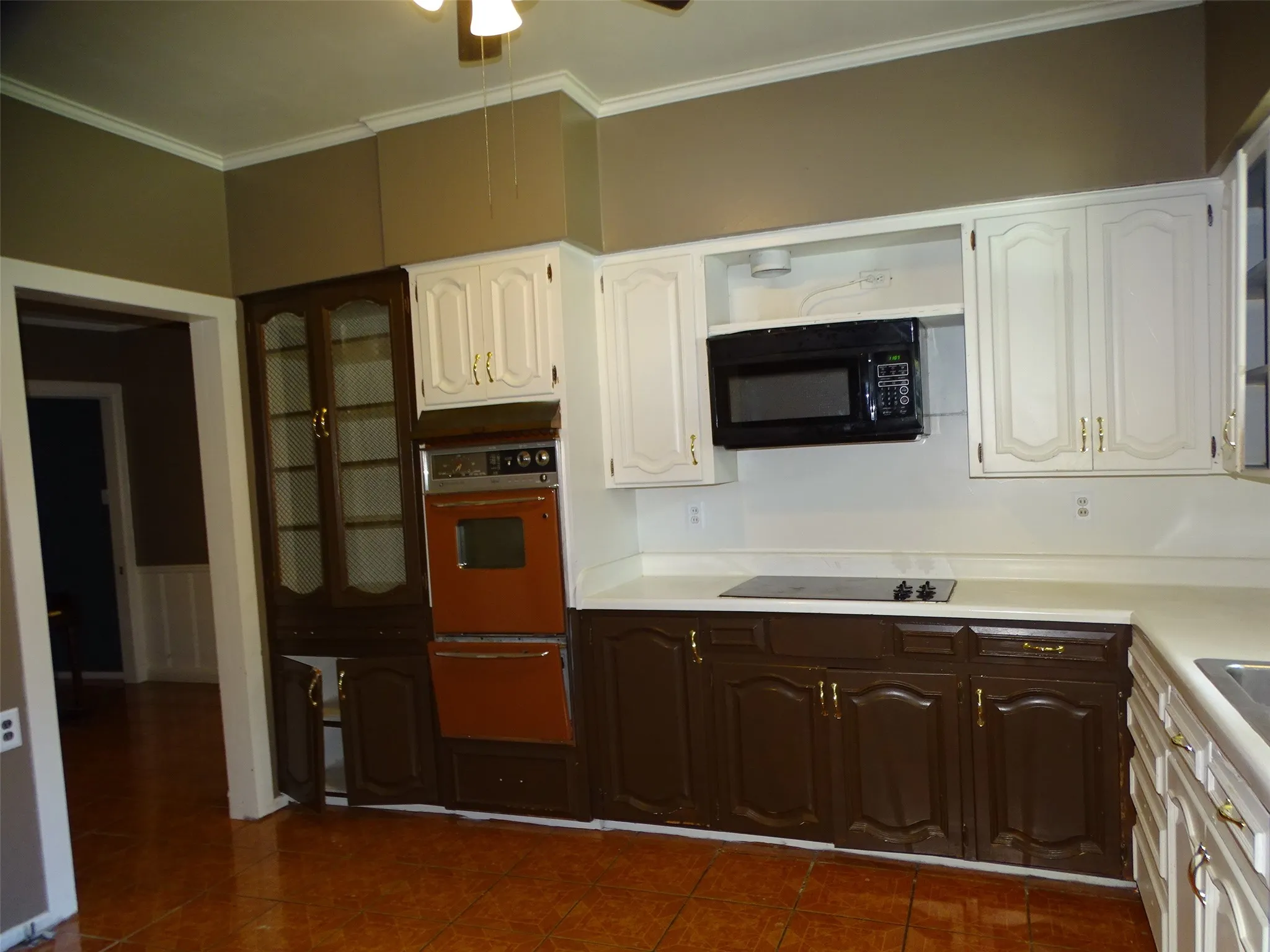 Single Family Residence For Sale in Ellis County , 408 W Tyler Street, Ennis, Texas 75119, 3 Bedroom, 3 Bathroom, 2 Garage spaces, 2,640 Sqft, built in 1956, mls#21336830, Real Estate Agent in Ennis, Homes For Sale in Ellis county, Homes For Sale in Ennis, Realtor in Ennis Texas, Real Estate Brokerage Independent Realty Texas, Luminita Cordes Realtor