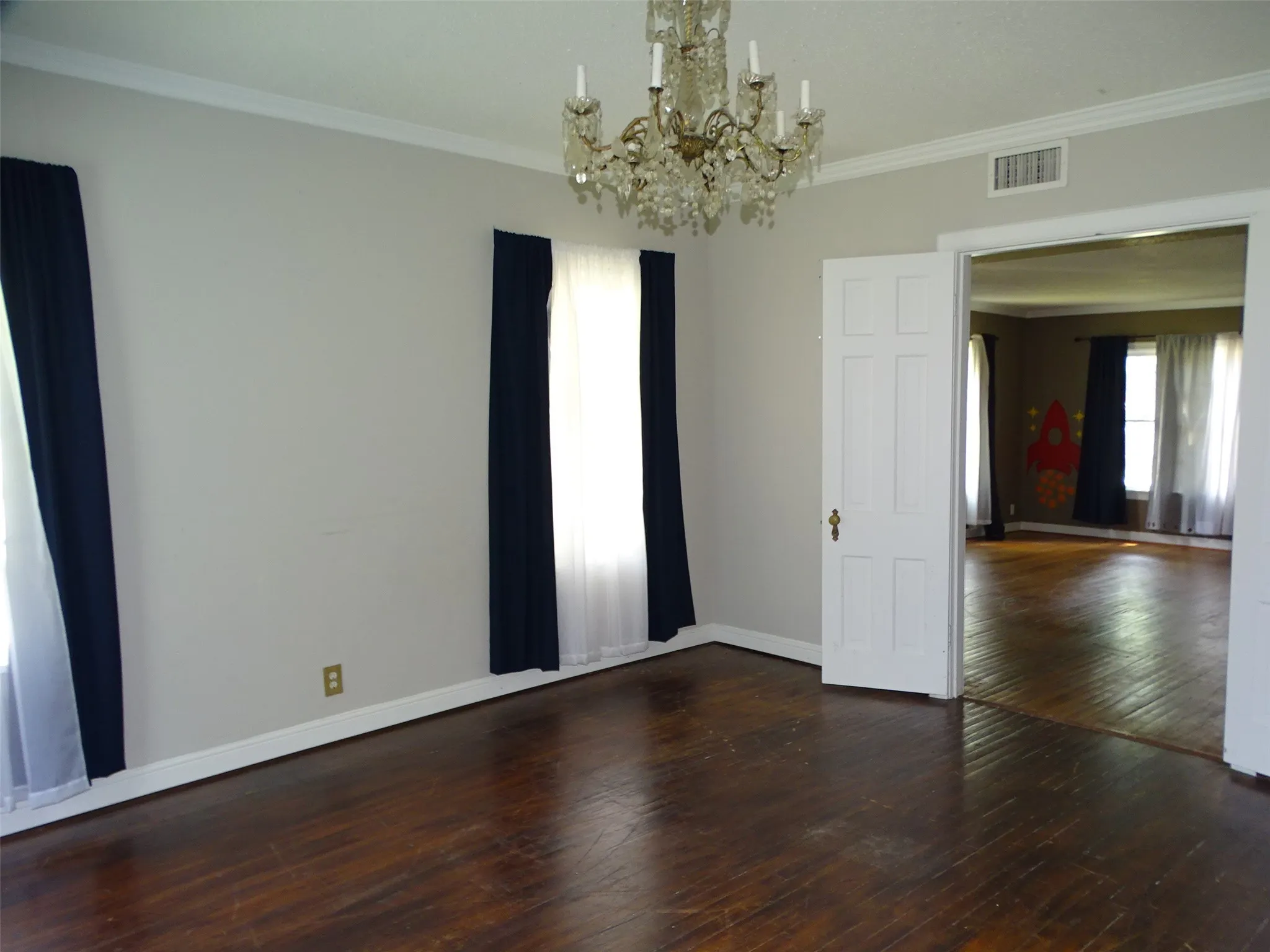 Single Family Residence For Sale in Ellis County , 408 W Tyler Street, Ennis, Texas 75119, 3 Bedroom, 3 Bathroom, 2 Garage spaces, 2,640 Sqft, built in 1956, mls#21336830, Real Estate Agent in Ennis, Homes For Sale in Ellis county, Homes For Sale in Ennis, Realtor in Ennis Texas, Real Estate Brokerage Independent Realty Texas, Luminita Cordes Realtor
