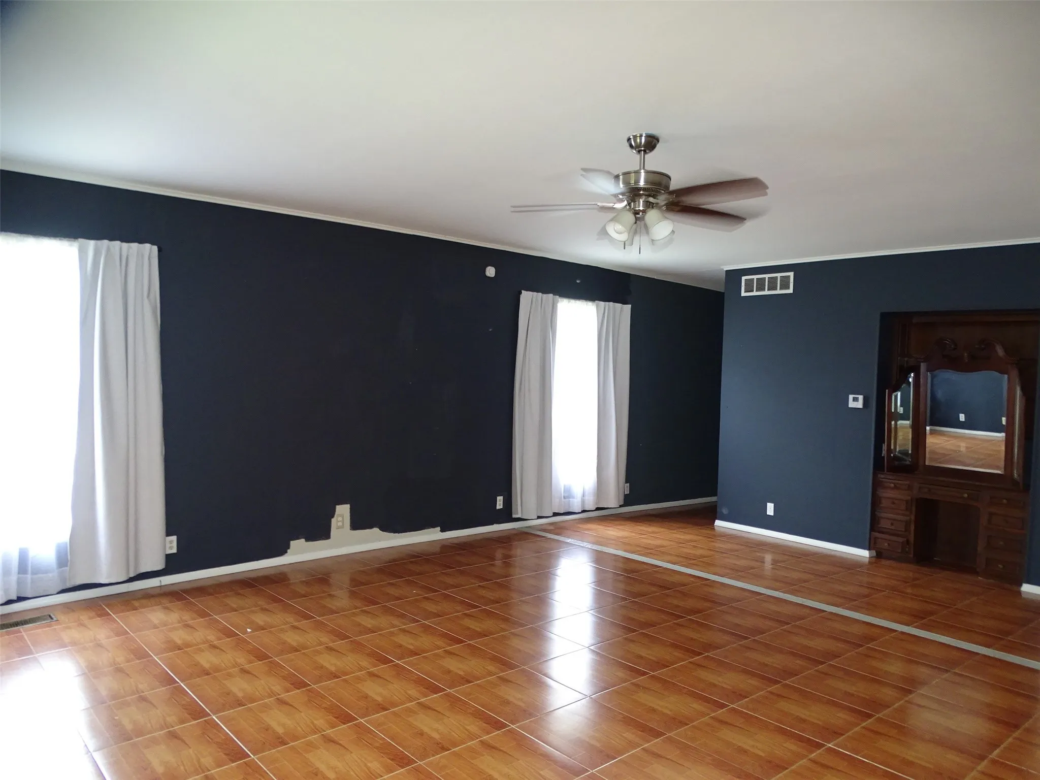 Single Family Residence For Sale in Ellis County , 408 W Tyler Street, Ennis, Texas 75119, 3 Bedroom, 3 Bathroom, 2 Garage spaces, 2,640 Sqft, built in 1956, mls#21336830, Real Estate Agent in Ennis, Homes For Sale in Ellis county, Homes For Sale in Ennis, Realtor in Ennis Texas, Real Estate Brokerage Independent Realty Texas, Luminita Cordes Realtor