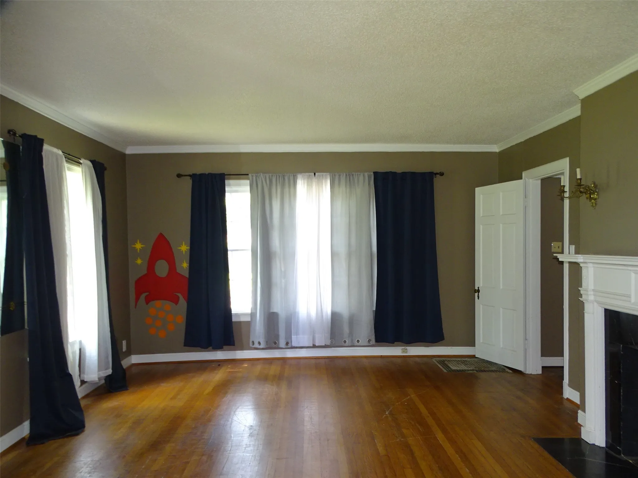 Single Family Residence For Sale in Ellis County , 408 W Tyler Street, Ennis, Texas 75119, 3 Bedroom, 3 Bathroom, 2 Garage spaces, 2,640 Sqft, built in 1956, mls#21336830, Real Estate Agent in Ennis, Homes For Sale in Ellis county, Homes For Sale in Ennis, Realtor in Ennis Texas, Real Estate Brokerage Independent Realty Texas, Luminita Cordes Realtor
