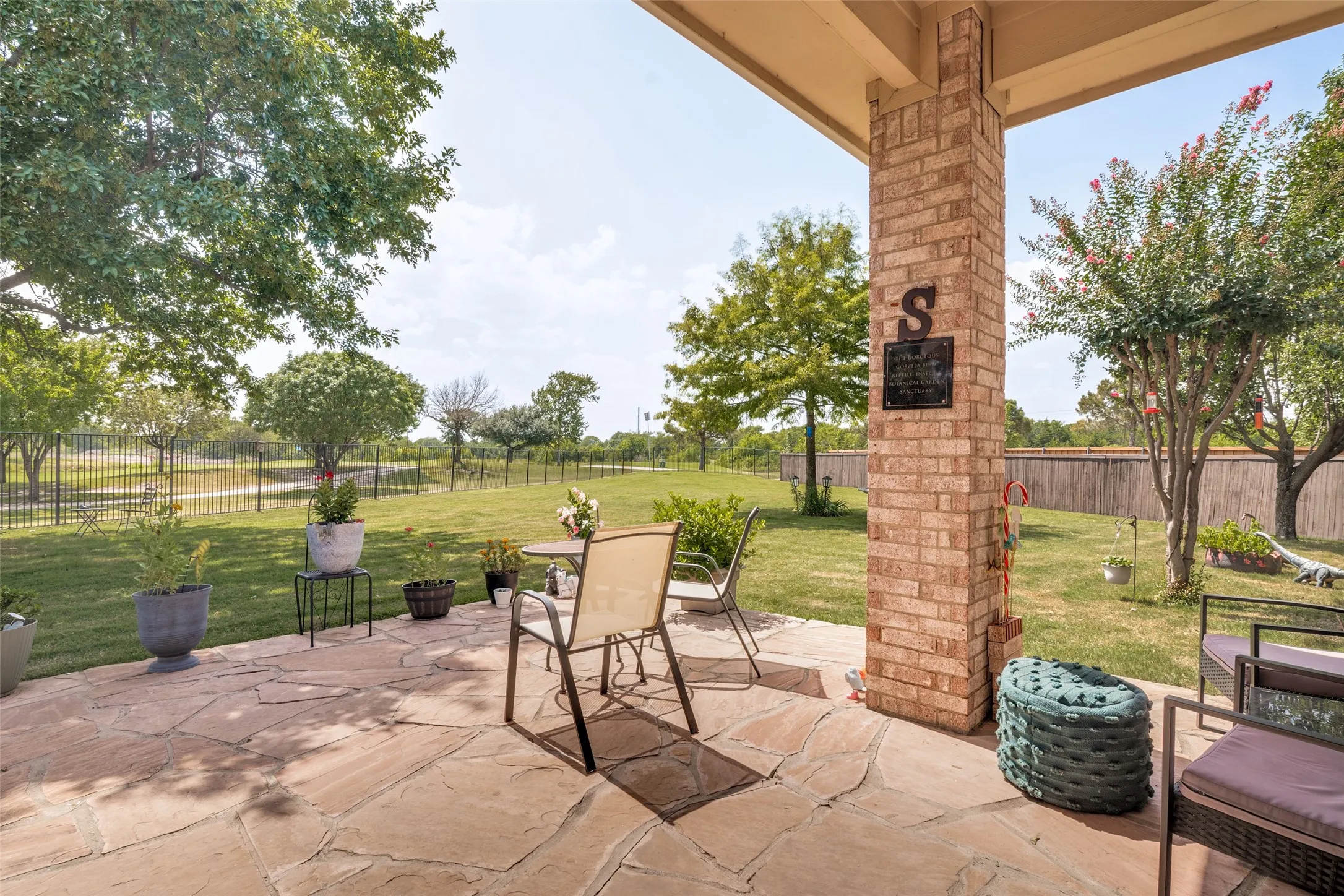 Single Family Residence For Sale in Dallas County , 8702 Nairn Street, Rowlett, Texas 75089, 4 Bedroom, 2 Bathroom, 2 Garage spaces, 2,140 Sqft, built in 2003, mls#21336804, Real Estate Agent in Rowlett, Homes For Sale in Dallas county, Homes For Sale in Rowlett, Realtor in Rowlett Texas, Real Estate Brokerage Independent Realty Texas, Luminita Cordes Realtor