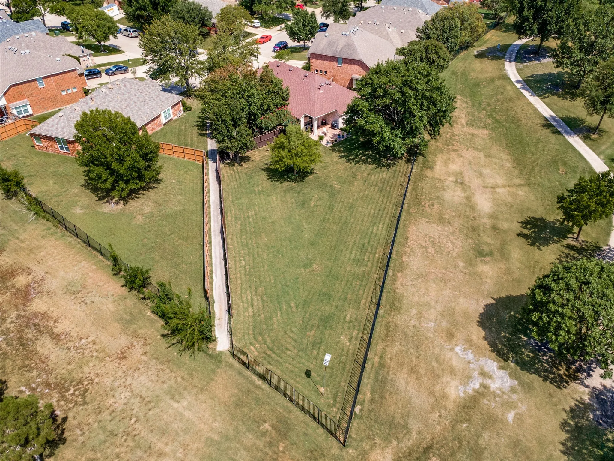 Single Family Residence For Sale in Dallas County , 8702 Nairn Street, Rowlett, Texas 75089, 4 Bedroom, 2 Bathroom, 2 Garage spaces, 2,140 Sqft, built in 2003, mls#21336804, Real Estate Agent in Rowlett, Homes For Sale in Dallas county, Homes For Sale in Rowlett, Realtor in Rowlett Texas, Real Estate Brokerage Independent Realty Texas, Luminita Cordes Realtor