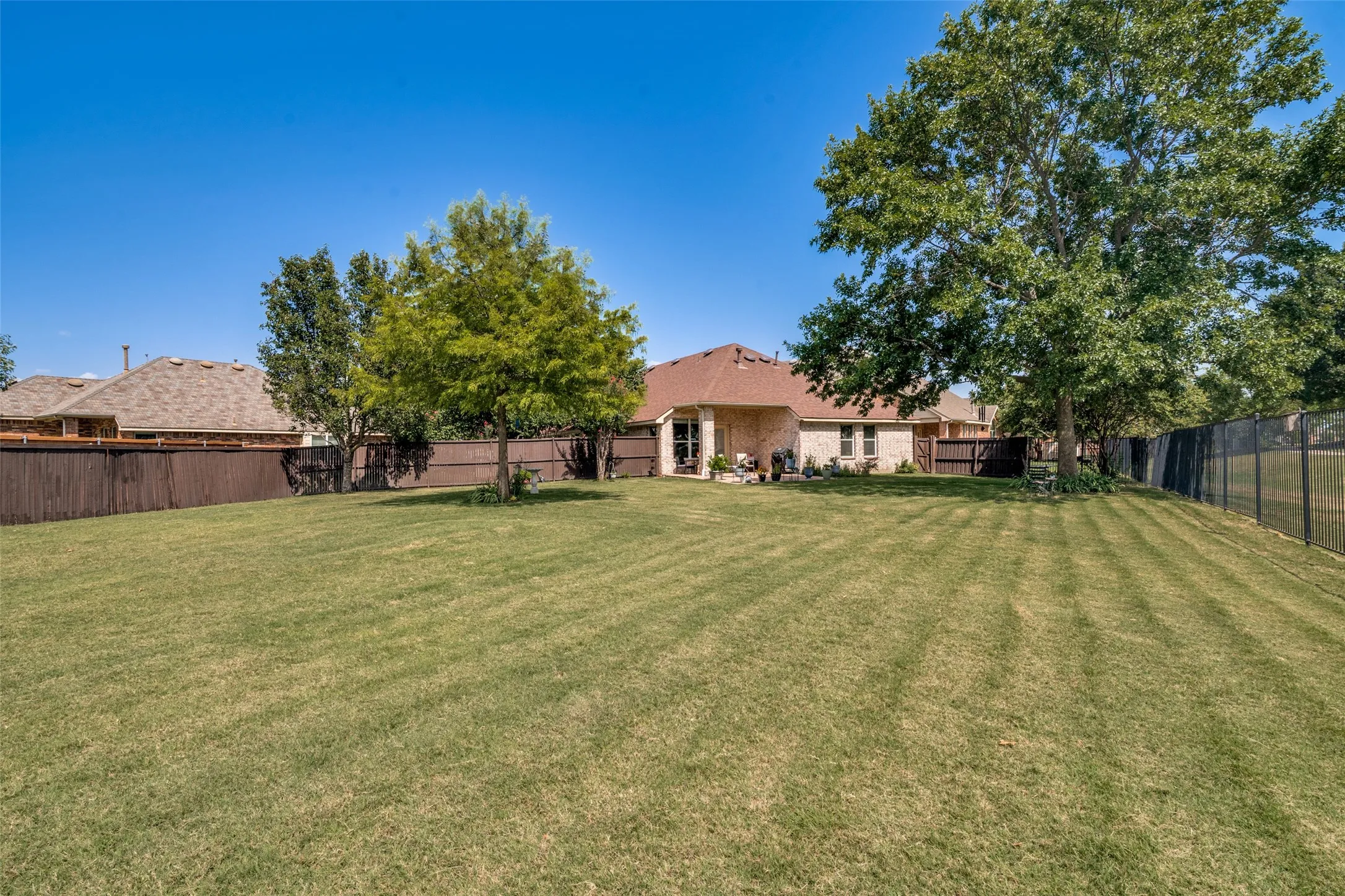 Single Family Residence For Sale in Dallas County , 8702 Nairn Street, Rowlett, Texas 75089, 4 Bedroom, 2 Bathroom, 2 Garage spaces, 2,140 Sqft, built in 2003, mls#21336804, Real Estate Agent in Rowlett, Homes For Sale in Dallas county, Homes For Sale in Rowlett, Realtor in Rowlett Texas, Real Estate Brokerage Independent Realty Texas, Luminita Cordes Realtor