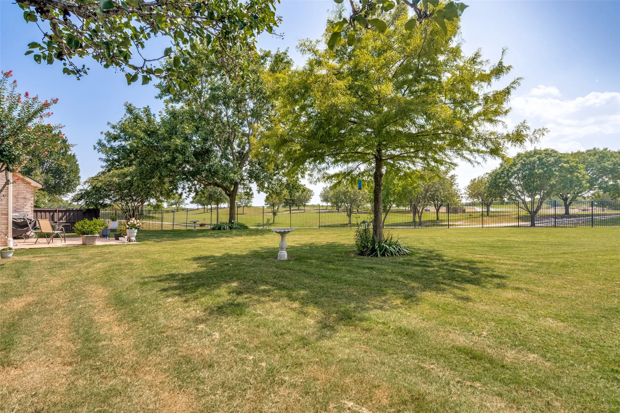 Single Family Residence For Sale in Dallas County , 8702 Nairn Street, Rowlett, Texas 75089, 4 Bedroom, 2 Bathroom, 2 Garage spaces, 2,140 Sqft, built in 2003, mls#21336804, Real Estate Agent in Rowlett, Homes For Sale in Dallas county, Homes For Sale in Rowlett, Realtor in Rowlett Texas, Real Estate Brokerage Independent Realty Texas, Luminita Cordes Realtor