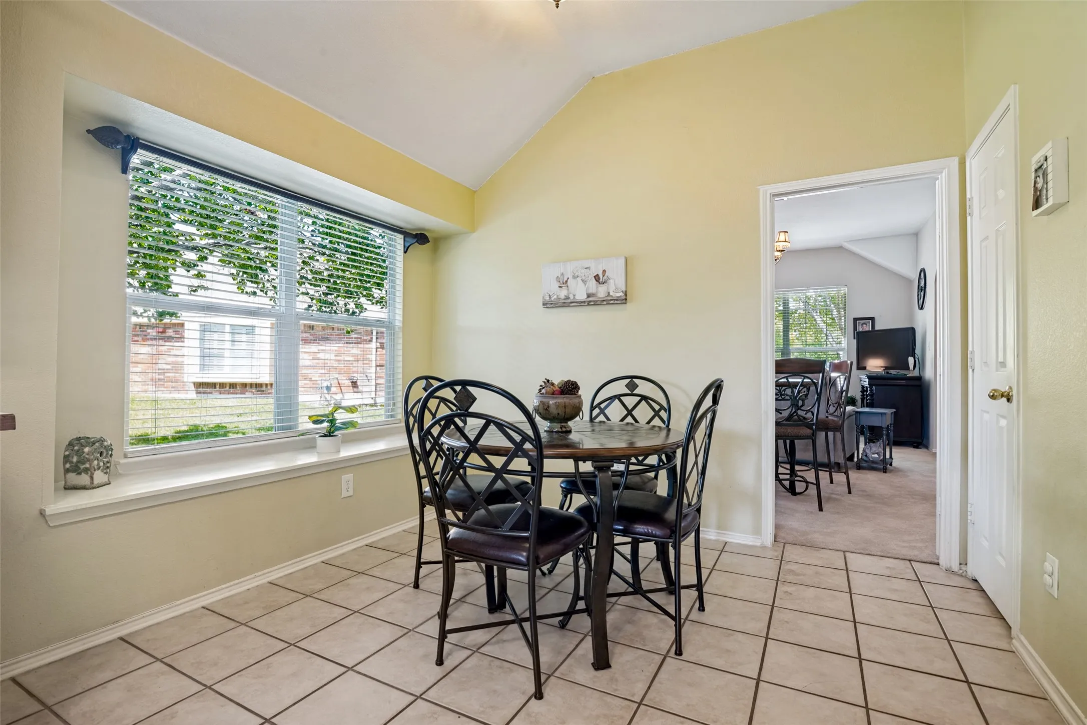 Single Family Residence For Sale in Dallas County , 8702 Nairn Street, Rowlett, Texas 75089, 4 Bedroom, 2 Bathroom, 2 Garage spaces, 2,140 Sqft, built in 2003, mls#21336804, Real Estate Agent in Rowlett, Homes For Sale in Dallas county, Homes For Sale in Rowlett, Realtor in Rowlett Texas, Real Estate Brokerage Independent Realty Texas, Luminita Cordes Realtor
