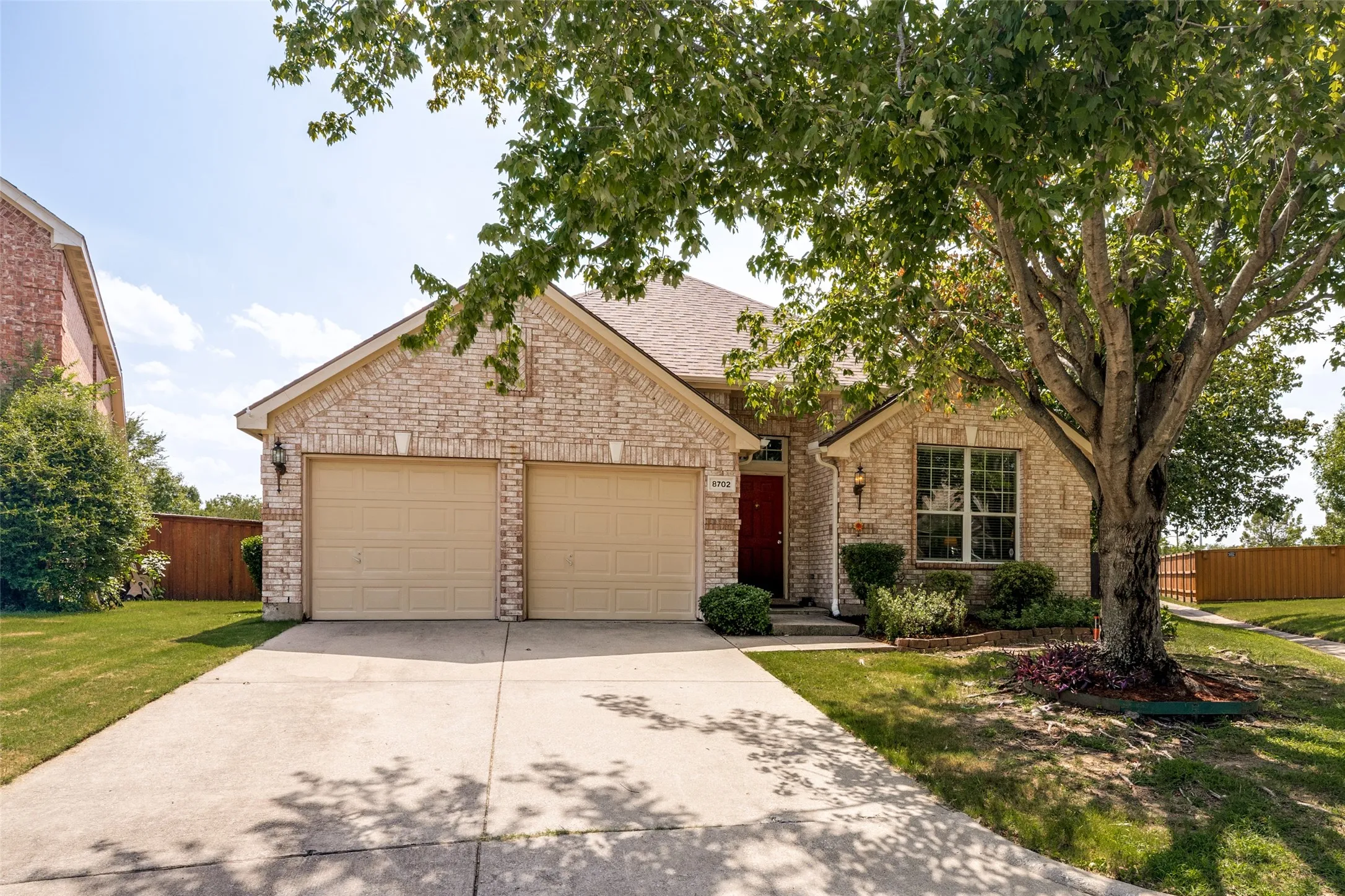 Single Family Residence For Sale in Dallas County , 8702 Nairn Street, Rowlett, Texas 75089, 4 Bedroom, 2 Bathroom, 2 Garage spaces, 2,140 Sqft, built in 2003, mls#21336804, Real Estate Agent in Rowlett, Homes For Sale in Dallas county, Homes For Sale in Rowlett, Realtor in Rowlett Texas, Real Estate Brokerage Independent Realty Texas, Luminita Cordes Realtor
