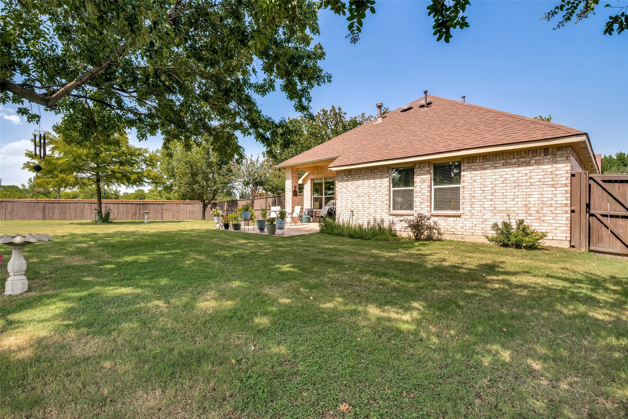 Single Family Residence For Sale in Dallas County , 8702 Nairn Street, Rowlett, Texas 75089, 4 Bedroom, 2 Bathroom, 2 Garage spaces, 2,140 Sqft, built in 2003, mls#21336804, Real Estate Agent in Rowlett, Homes For Sale in Dallas county, Homes For Sale in Rowlett, Realtor in Rowlett Texas, Real Estate Brokerage Independent Realty Texas, Luminita Cordes Realtor