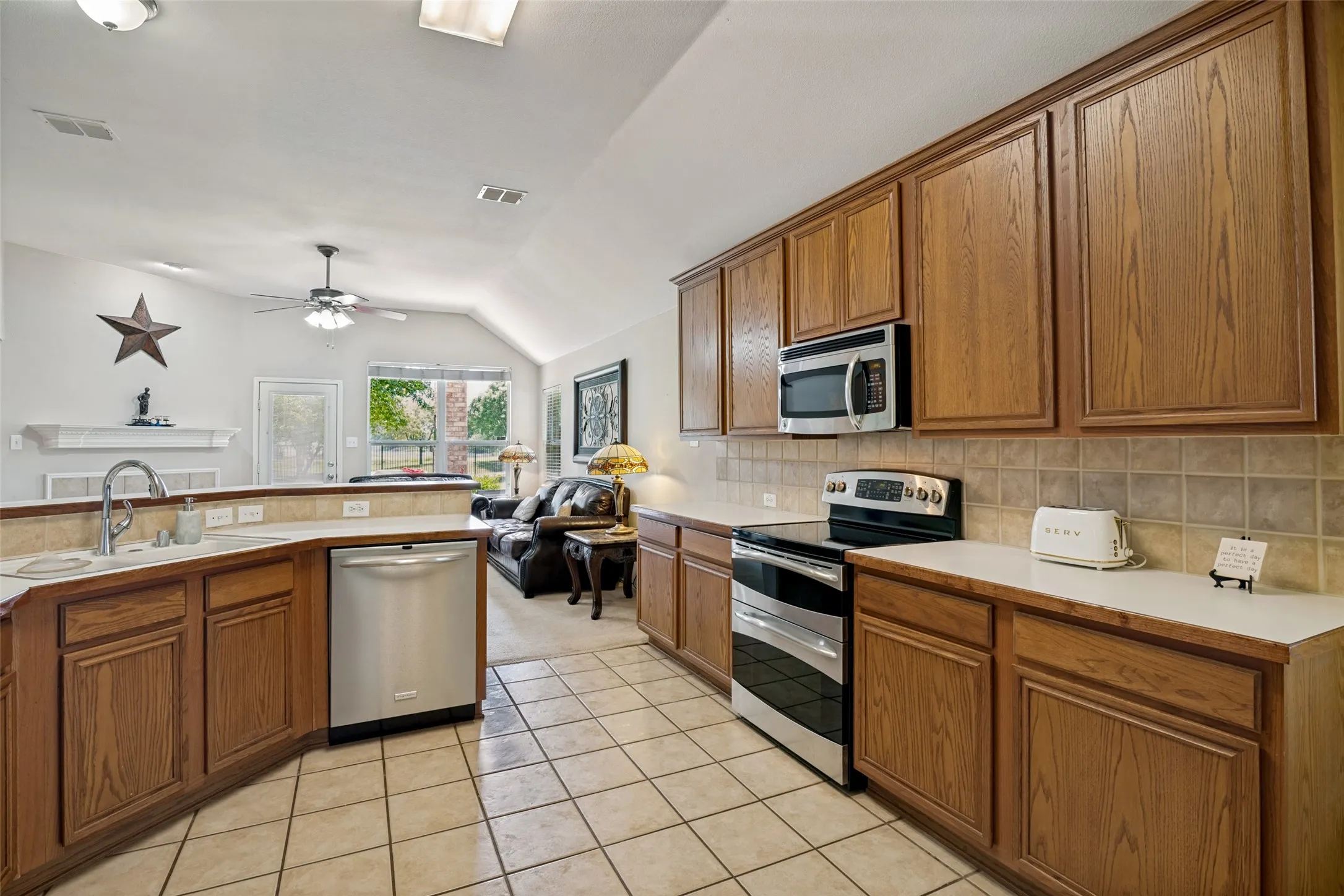 Single Family Residence For Sale in Dallas County , 8702 Nairn Street, Rowlett, Texas 75089, 4 Bedroom, 2 Bathroom, 2 Garage spaces, 2,140 Sqft, built in 2003, mls#21336804, Real Estate Agent in Rowlett, Homes For Sale in Dallas county, Homes For Sale in Rowlett, Realtor in Rowlett Texas, Real Estate Brokerage Independent Realty Texas, Luminita Cordes Realtor