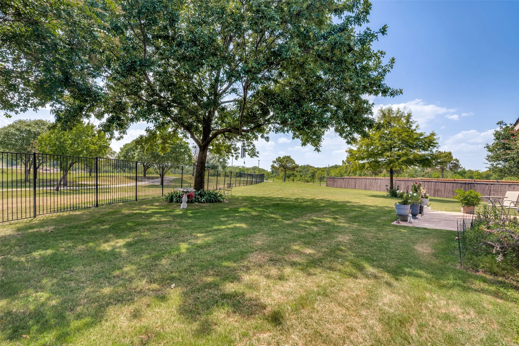 Single Family Residence For Sale in Dallas County , 8702 Nairn Street, Rowlett, Texas 75089, 4 Bedroom, 2 Bathroom, 2 Garage spaces, 2,140 Sqft, built in 2003, mls#21336804, Real Estate Agent in Rowlett, Homes For Sale in Dallas county, Homes For Sale in Rowlett, Realtor in Rowlett Texas, Real Estate Brokerage Independent Realty Texas, Luminita Cordes Realtor
