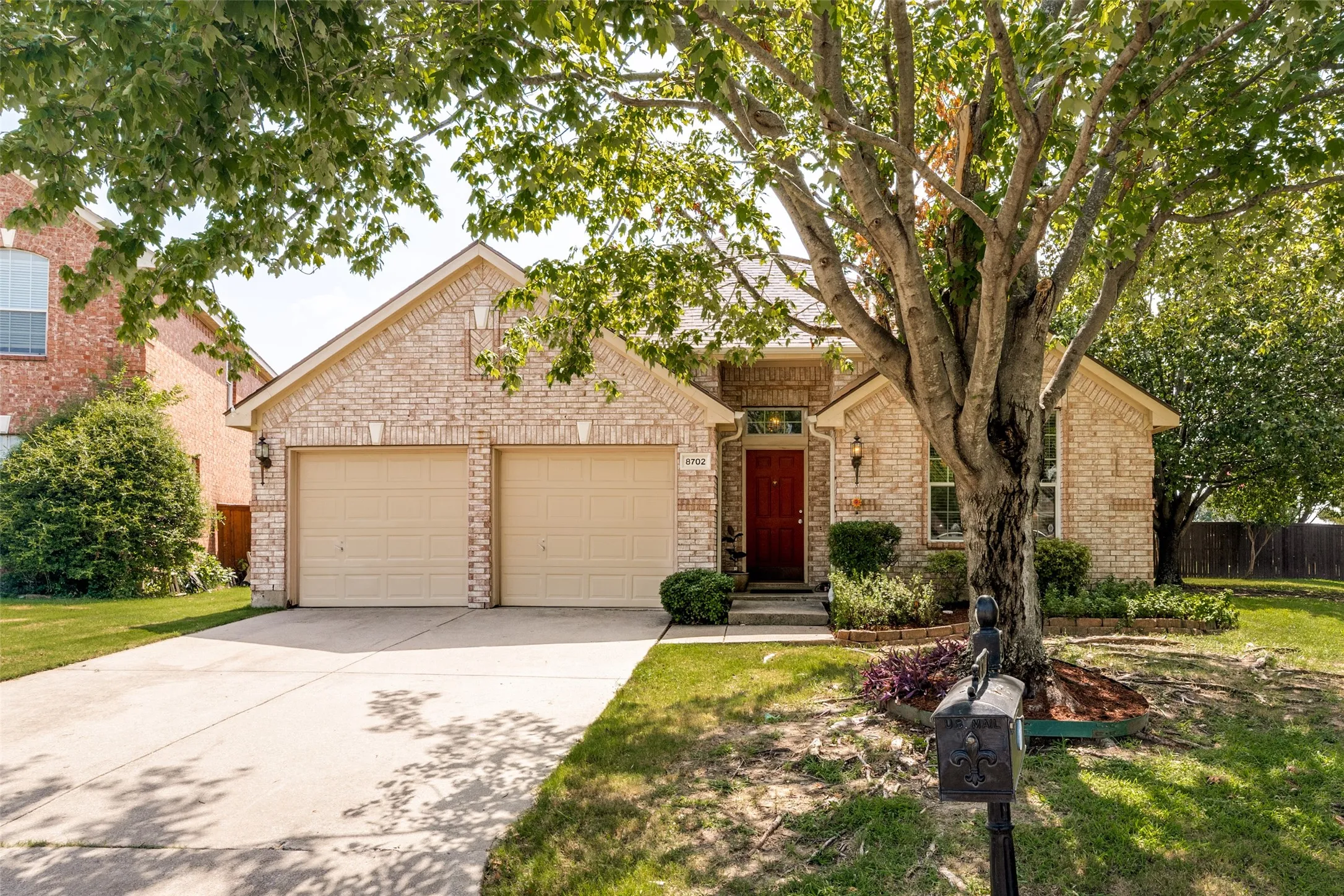 Single Family Residence For Sale in Dallas County , 8702 Nairn Street, Rowlett, Texas 75089, 4 Bedroom, 2 Bathroom, 2 Garage spaces, 2,140 Sqft, built in 2003, mls#21336804, Real Estate Agent in Rowlett, Homes For Sale in Dallas county, Homes For Sale in Rowlett, Realtor in Rowlett Texas, Real Estate Brokerage Independent Realty Texas, Luminita Cordes Realtor