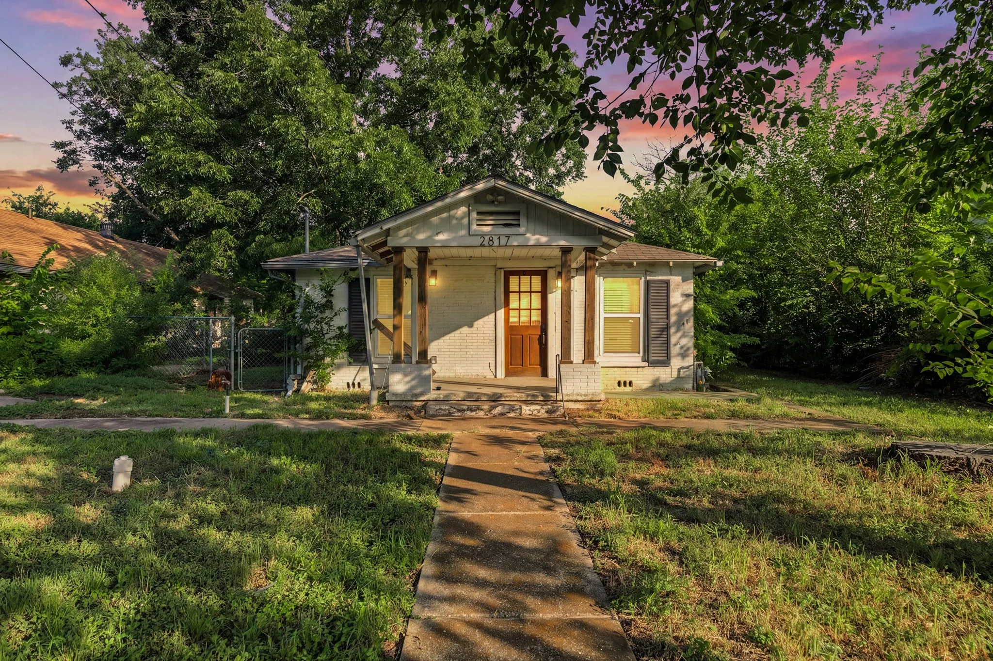 Single Family Residence For Sale in Mc Lennan County , 2817 Burnett Avenue, Waco, Texas 76711, 2 Bedroom, 2 Bathroom, Garage spaces, 1,080 Sqft, built in 1945, mls#21337822, Real Estate Agent in Waco, Homes For Sale in Mc Lennan county, Homes For Sale in Waco, Realtor in Waco Texas, Real Estate Brokerage Independent Realty Texas, Luminita Cordes Realtor