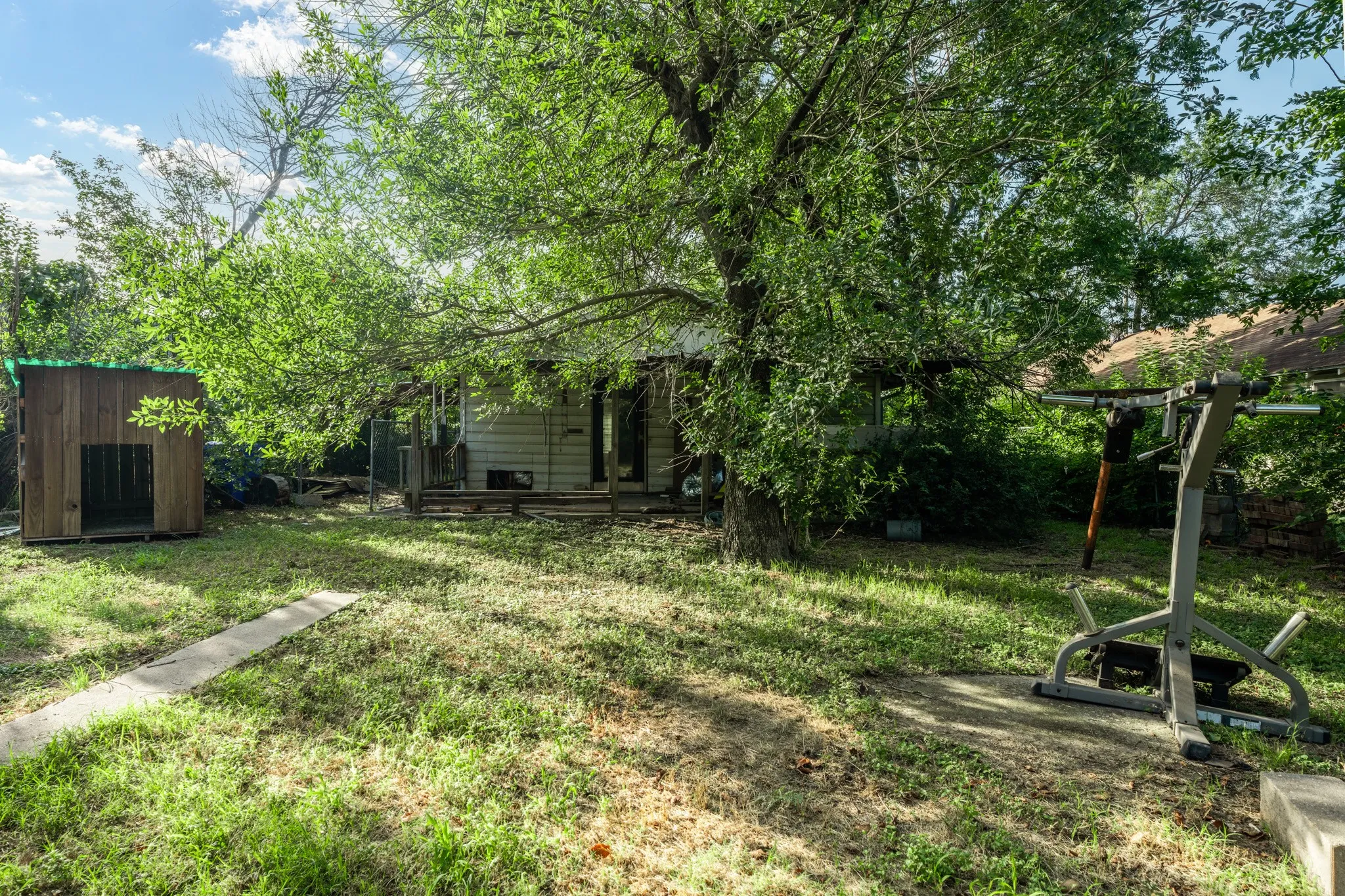 Single Family Residence For Sale in Mc Lennan County , 2817 Burnett Avenue, Waco, Texas 76711, 2 Bedroom, 2 Bathroom, Garage spaces, 1,080 Sqft, built in 1945, mls#21337822, Real Estate Agent in Waco, Homes For Sale in Mc Lennan county, Homes For Sale in Waco, Realtor in Waco Texas, Real Estate Brokerage Independent Realty Texas, Luminita Cordes Realtor