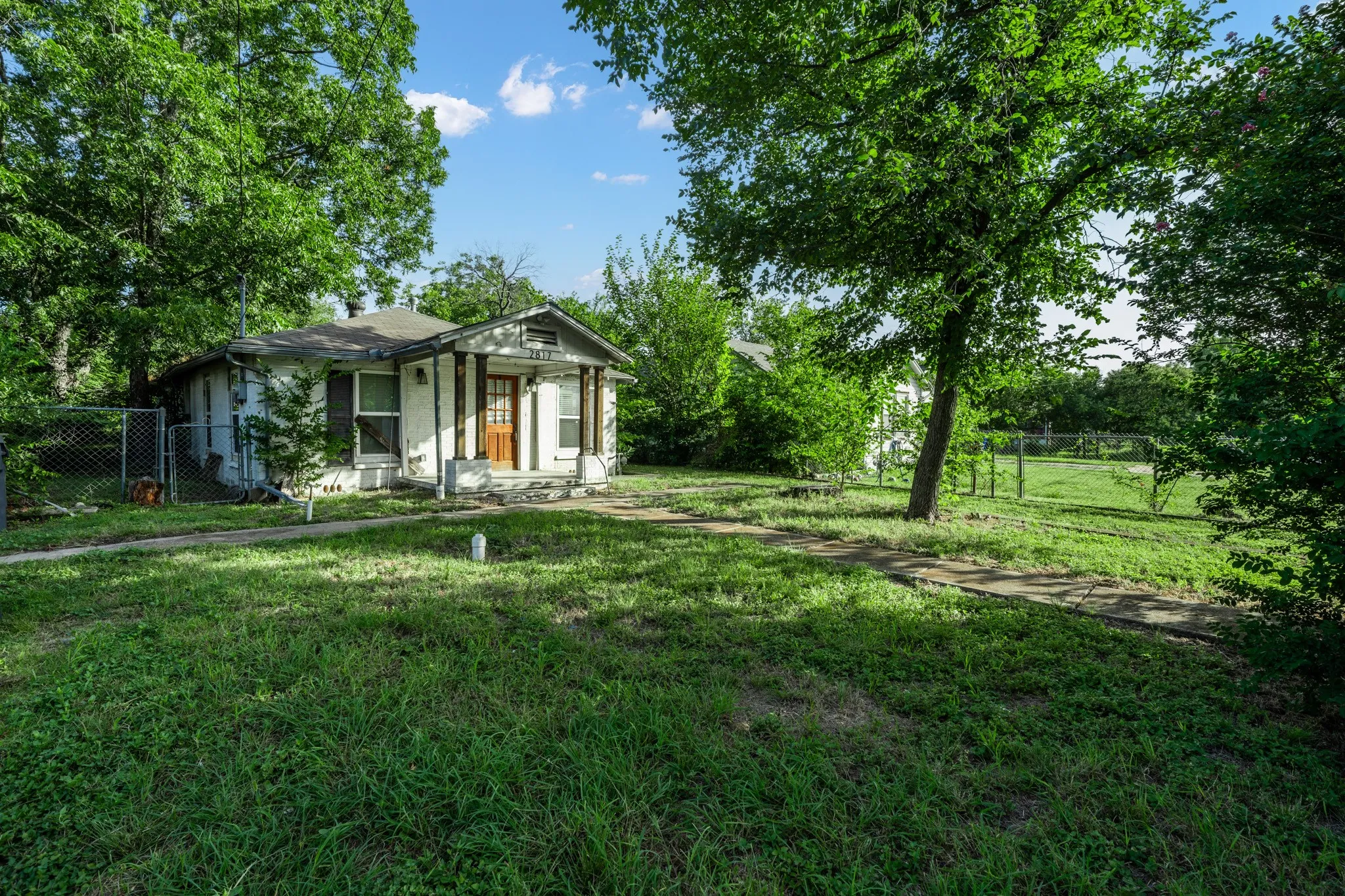 Single Family Residence For Sale in Mc Lennan County , 2817 Burnett Avenue, Waco, Texas 76711, 2 Bedroom, 2 Bathroom, Garage spaces, 1,080 Sqft, built in 1945, mls#21337822, Real Estate Agent in Waco, Homes For Sale in Mc Lennan county, Homes For Sale in Waco, Realtor in Waco Texas, Real Estate Brokerage Independent Realty Texas, Luminita Cordes Realtor