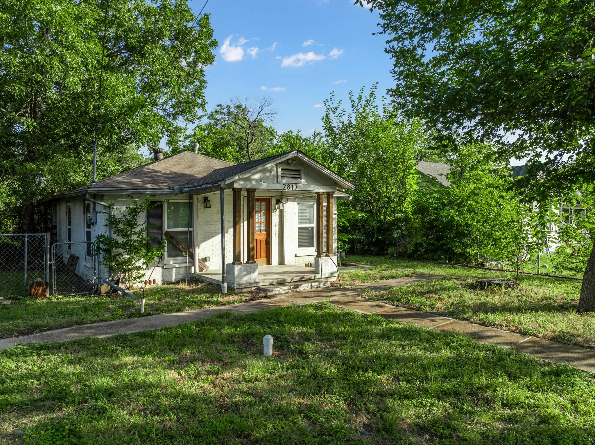 Single Family Residence For Sale in Mc Lennan County , 2817 Burnett Avenue, Waco, Texas 76711, 2 Bedroom, 2 Bathroom, Garage spaces, 1,080 Sqft, built in 1945, mls#21337822, Real Estate Agent in Waco, Homes For Sale in Mc Lennan county, Homes For Sale in Waco, Realtor in Waco Texas, Real Estate Brokerage Independent Realty Texas, Luminita Cordes Realtor