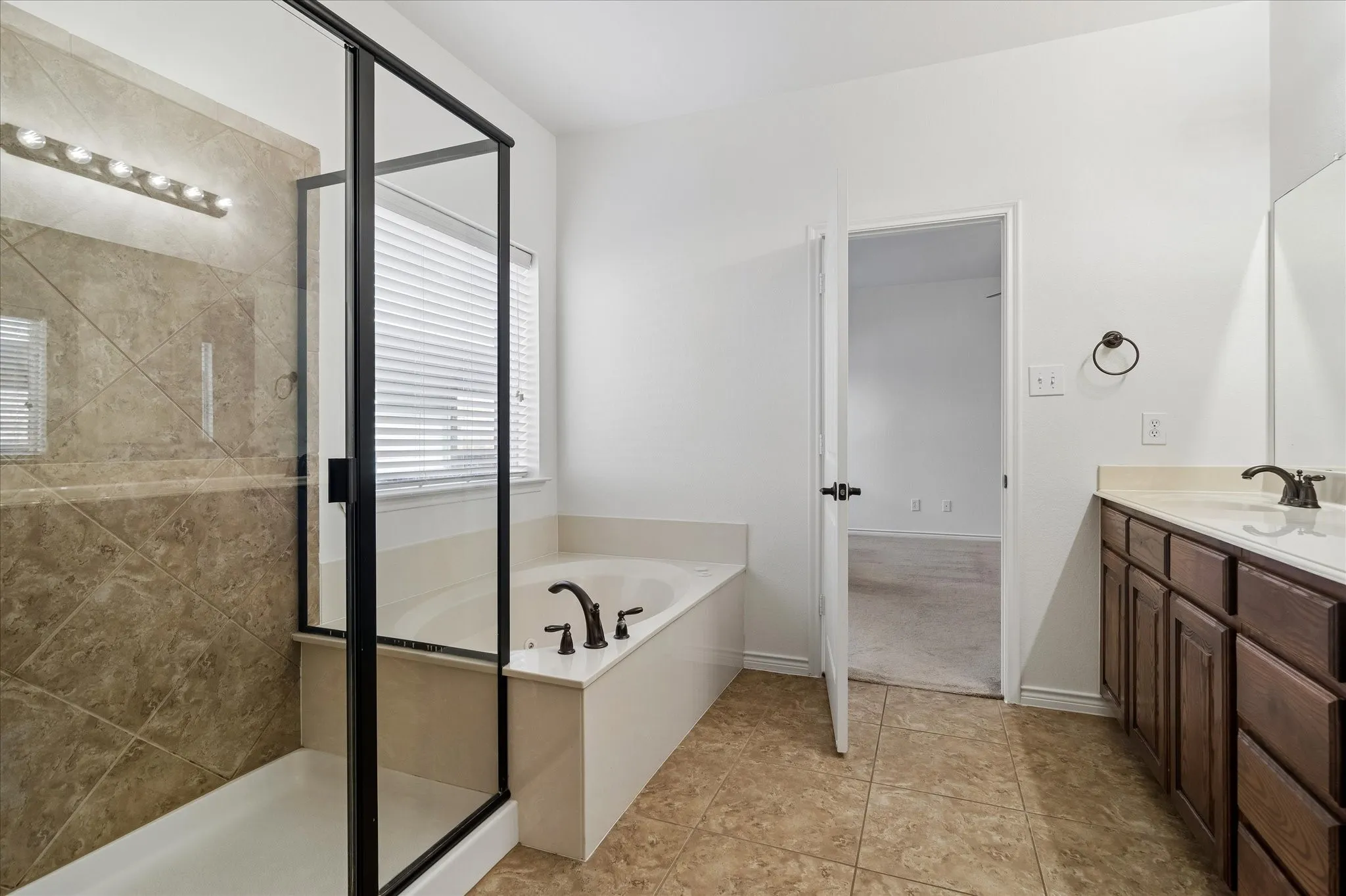 Single Family Residence For Sale in Collin County , 10109 Ransom Ridge Road, Mc Kinney, Texas 75072, 4 Bedroom, 4 Bathroom, 2 Garage spaces, 3,022 Sqft, built in 2011, mls#21335766, Real Estate Agent in Mc Kinney, Homes For Sale in Collin county, Homes For Sale in Mc Kinney, Realtor in Mc Kinney Texas, Real Estate Brokerage Independent Realty Texas, Luminita Cordes Realtor