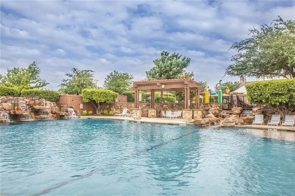 Single Family Residence For Sale in Collin County , 10109 Ransom Ridge Road, Mc Kinney, Texas 75072, 4 Bedroom, 4 Bathroom, 2 Garage spaces, 3,022 Sqft, built in 2011, mls#21335766, Real Estate Agent in Mc Kinney, Homes For Sale in Collin county, Homes For Sale in Mc Kinney, Realtor in Mc Kinney Texas, Real Estate Brokerage Independent Realty Texas, Luminita Cordes Realtor