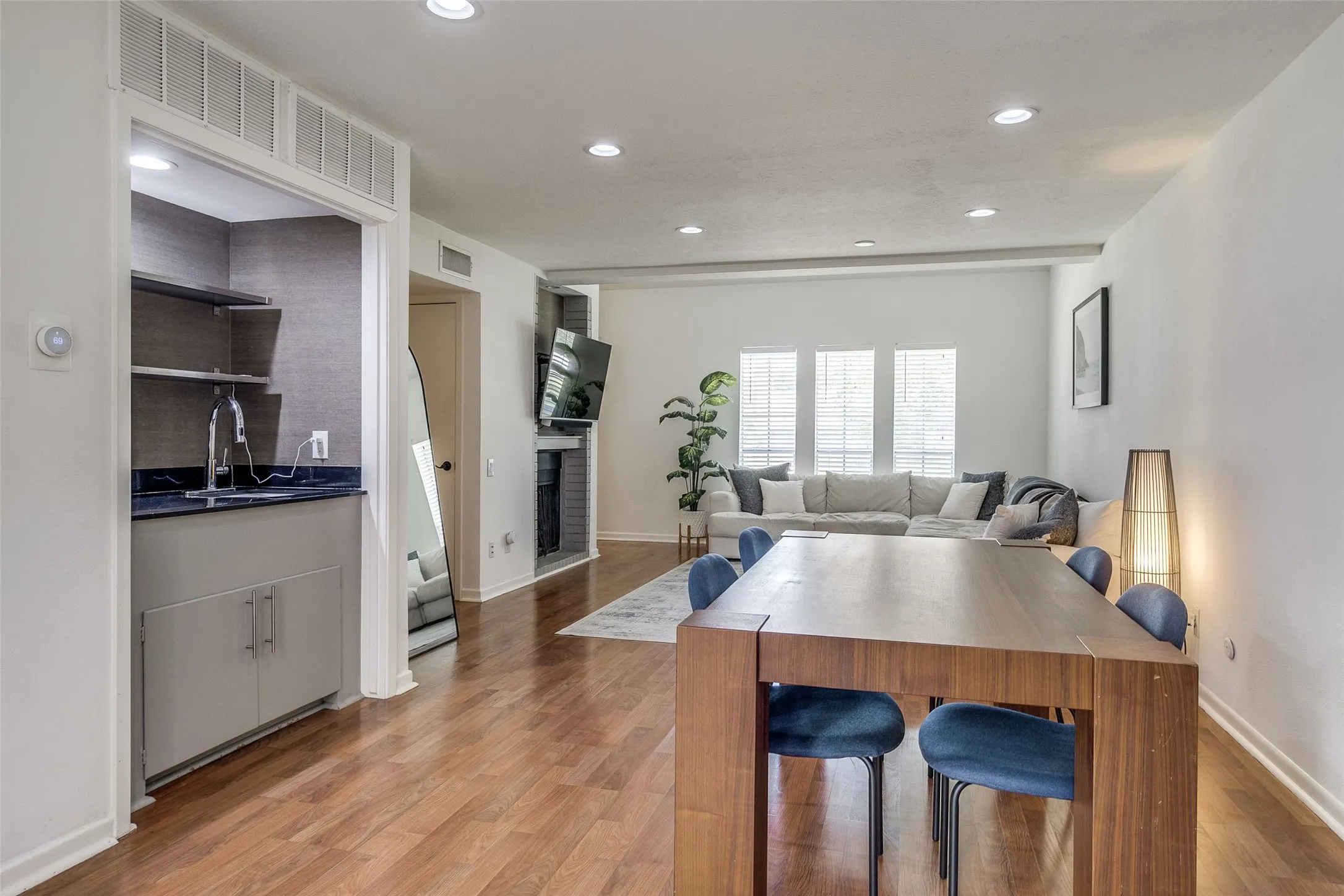 Townhouse For Sale in Dallas County , 7618 Pebblestone Drive, Dallas, Texas 75230, 2 Bedroom, 3 Bathroom, Garage spaces, 1,320 Sqft, built in 1969, mls#21337509, Real Estate Agent in Dallas, Homes For Sale in Dallas county, Homes For Sale in Dallas, Realtor in Dallas Texas, Real Estate Brokerage Independent Realty Texas, Luminita Cordes Realtor