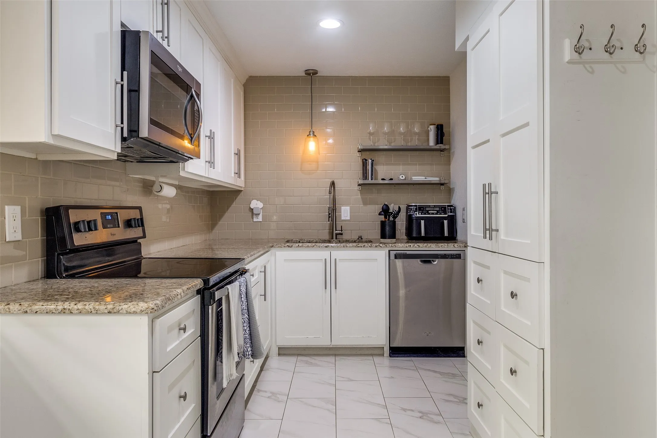 Townhouse For Sale in Dallas County , 7618 Pebblestone Drive, Dallas, Texas 75230, 2 Bedroom, 3 Bathroom, Garage spaces, 1,320 Sqft, built in 1969, mls#21337509, Real Estate Agent in Dallas, Homes For Sale in Dallas county, Homes For Sale in Dallas, Realtor in Dallas Texas, Real Estate Brokerage Independent Realty Texas, Luminita Cordes Realtor