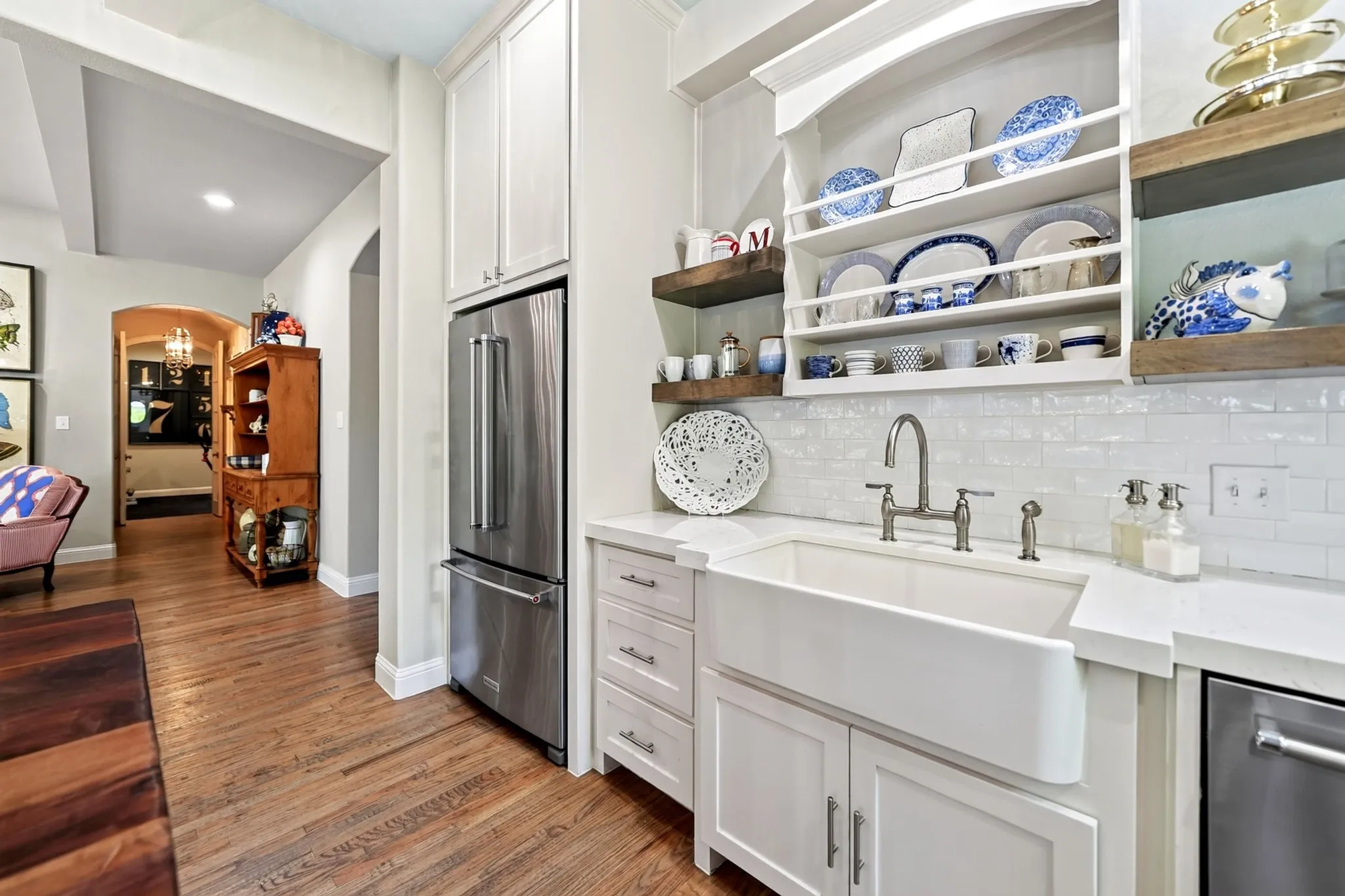 White farmhouse sink with a gooseneck faucet