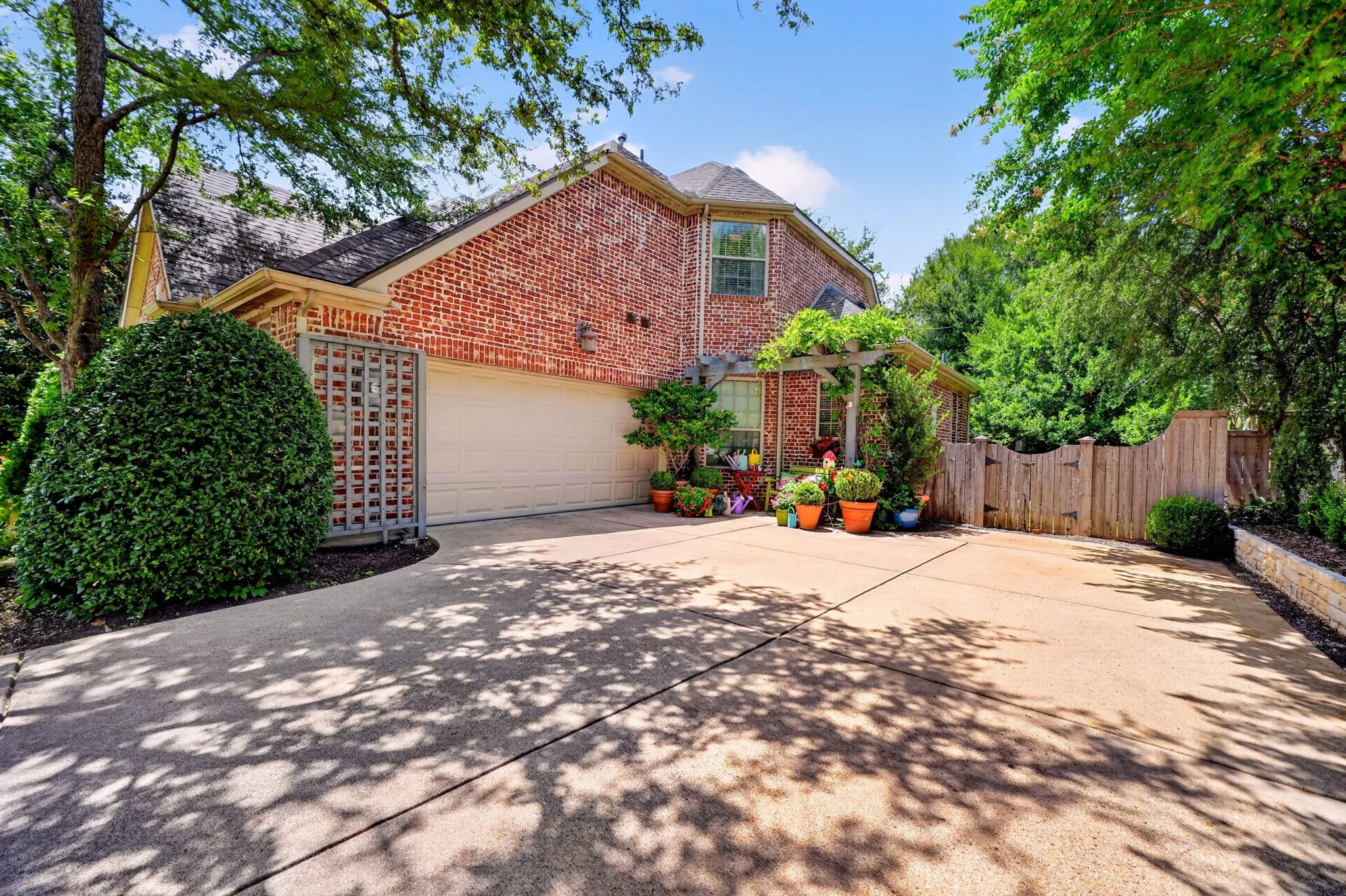 Single Family Residence For Sale in Rockwall County , 657 Mission Drive, Rockwall, Texas 75087, 4 Bedroom, 3 Bathroom, 2 Garage spaces, 3,546 Sqft, built in 2008, mls#21337804, Real Estate Agent in Rockwall, Homes For Sale in Rockwall county, Homes For Sale in Rockwall, Realtor in Rockwall Texas, Real Estate Brokerage Independent Realty Texas, Luminita Cordes Realtor