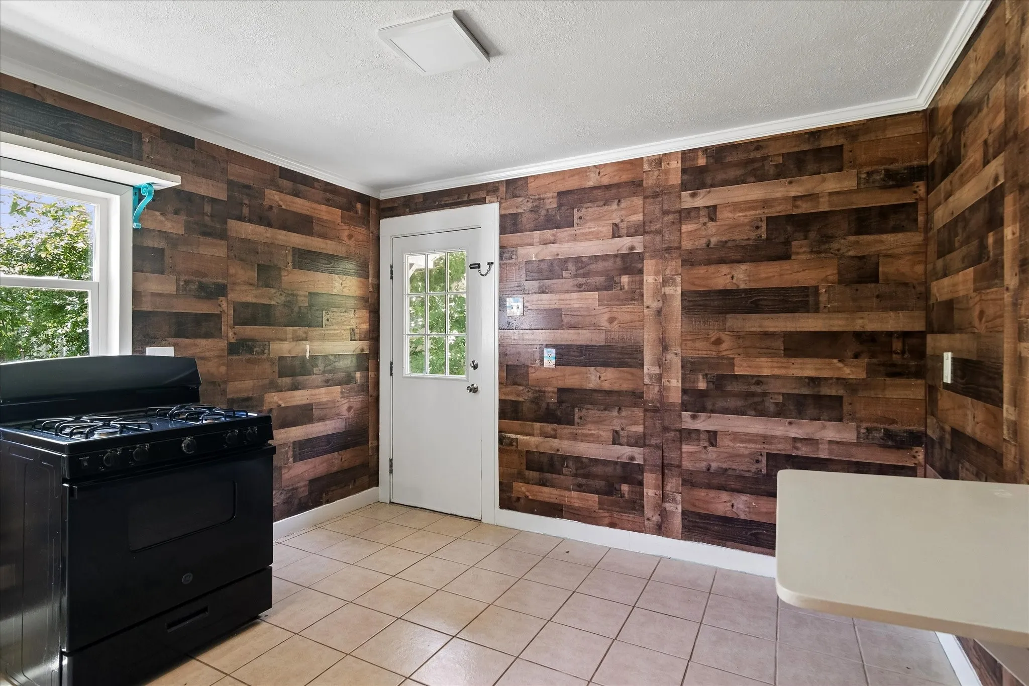 Single Family Residence For Sale in Denton County , 102 N 3rd Street, Sanger, Texas 76266, 2 Bedroom, 1 Bathroom, Garage spaces, 1,348 Sqft, built in 1967, mls#21337901, Real Estate Agent in Sanger, Homes For Sale in Denton county, Homes For Sale in Sanger, Realtor in Sanger Texas, Real Estate Brokerage Independent Realty Texas, Luminita Cordes Realtor