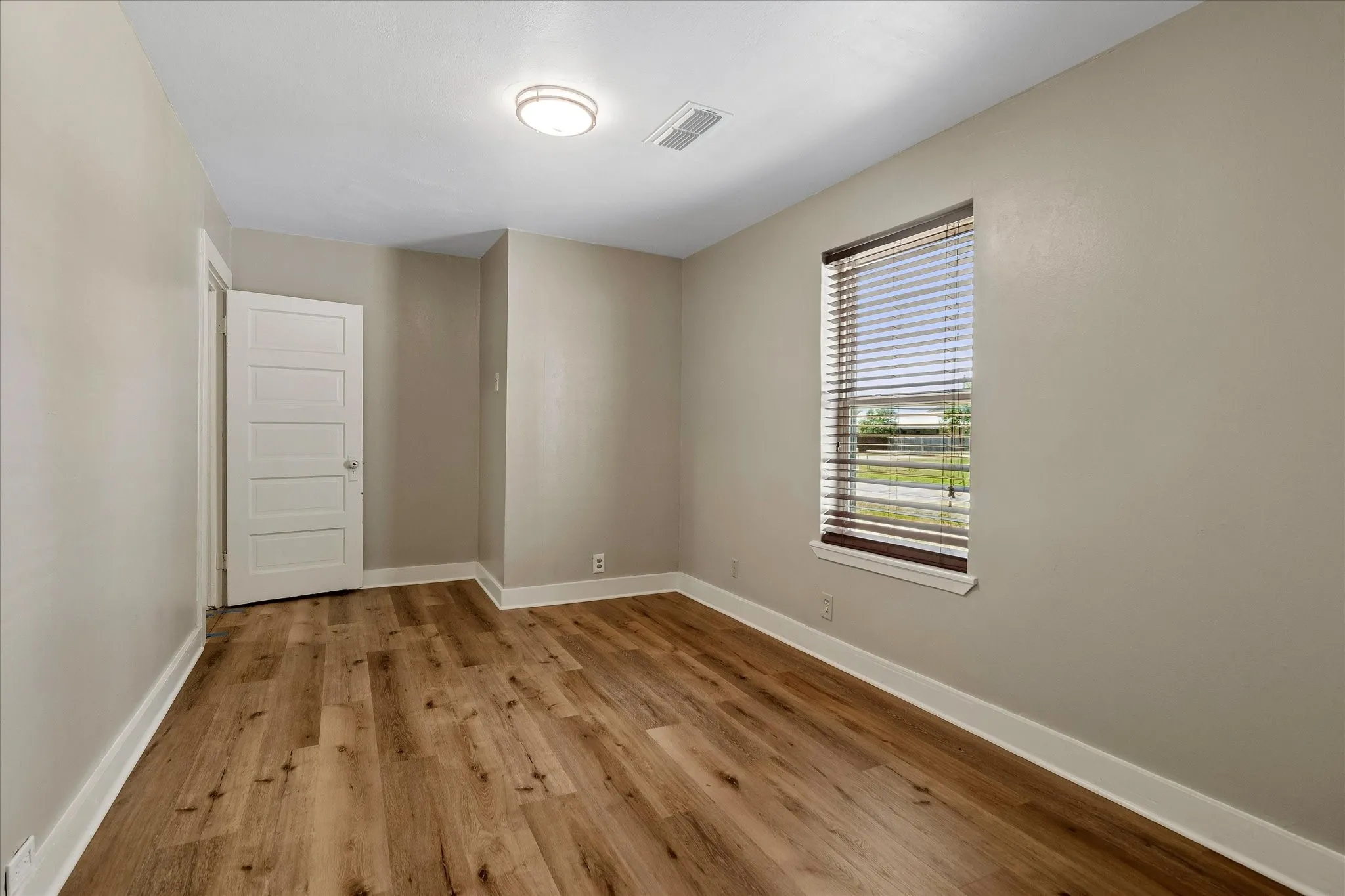 Secondary bedroom